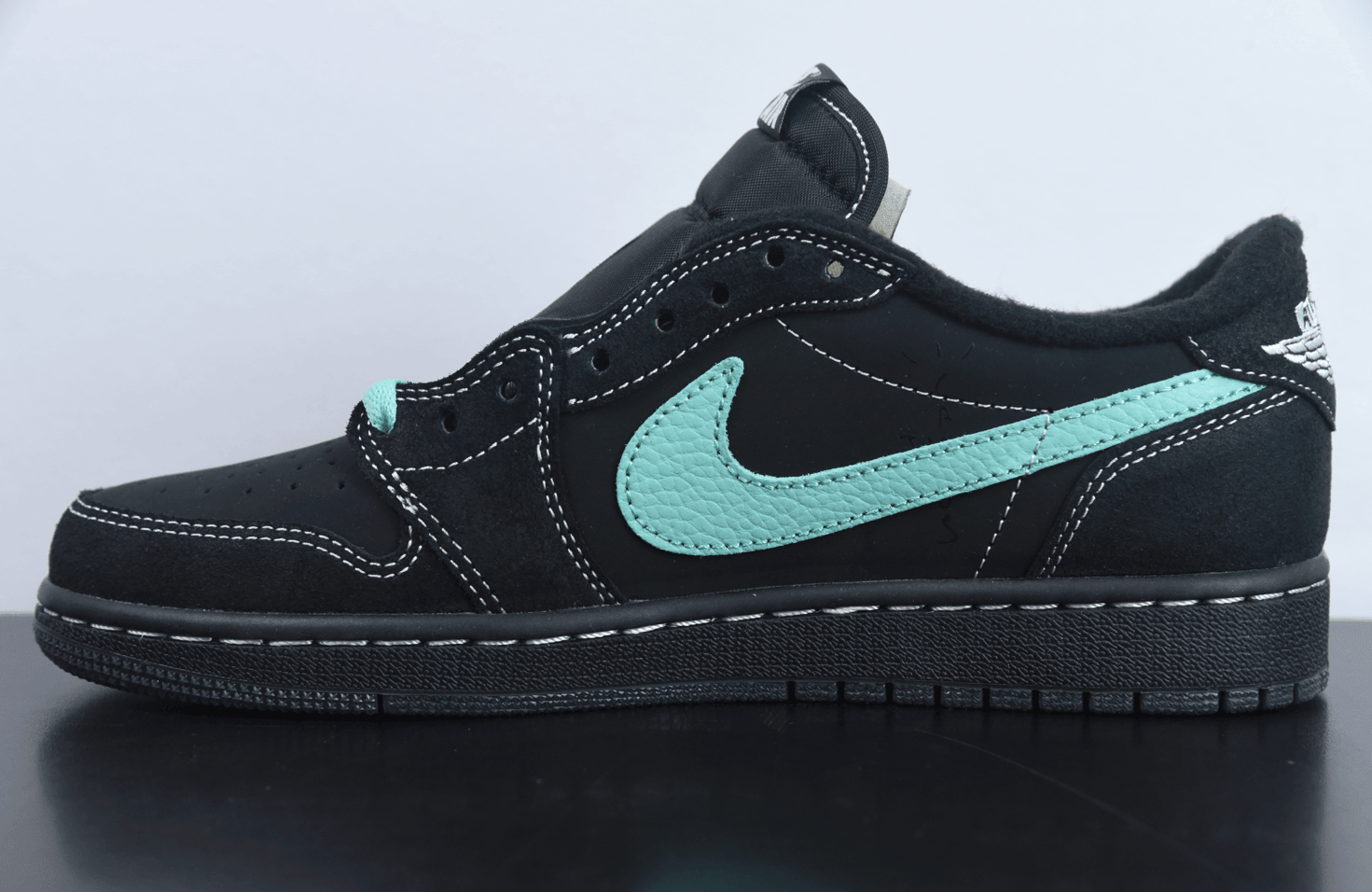 乔丹 Air Jordan Travis Scott x Tiffany & Co. x Nike Air Jordan 1 Low三方联名 “蒂芙尼黑绿倒钩”低帮休闲板鞋纯原版本 货号：DM7866-311 