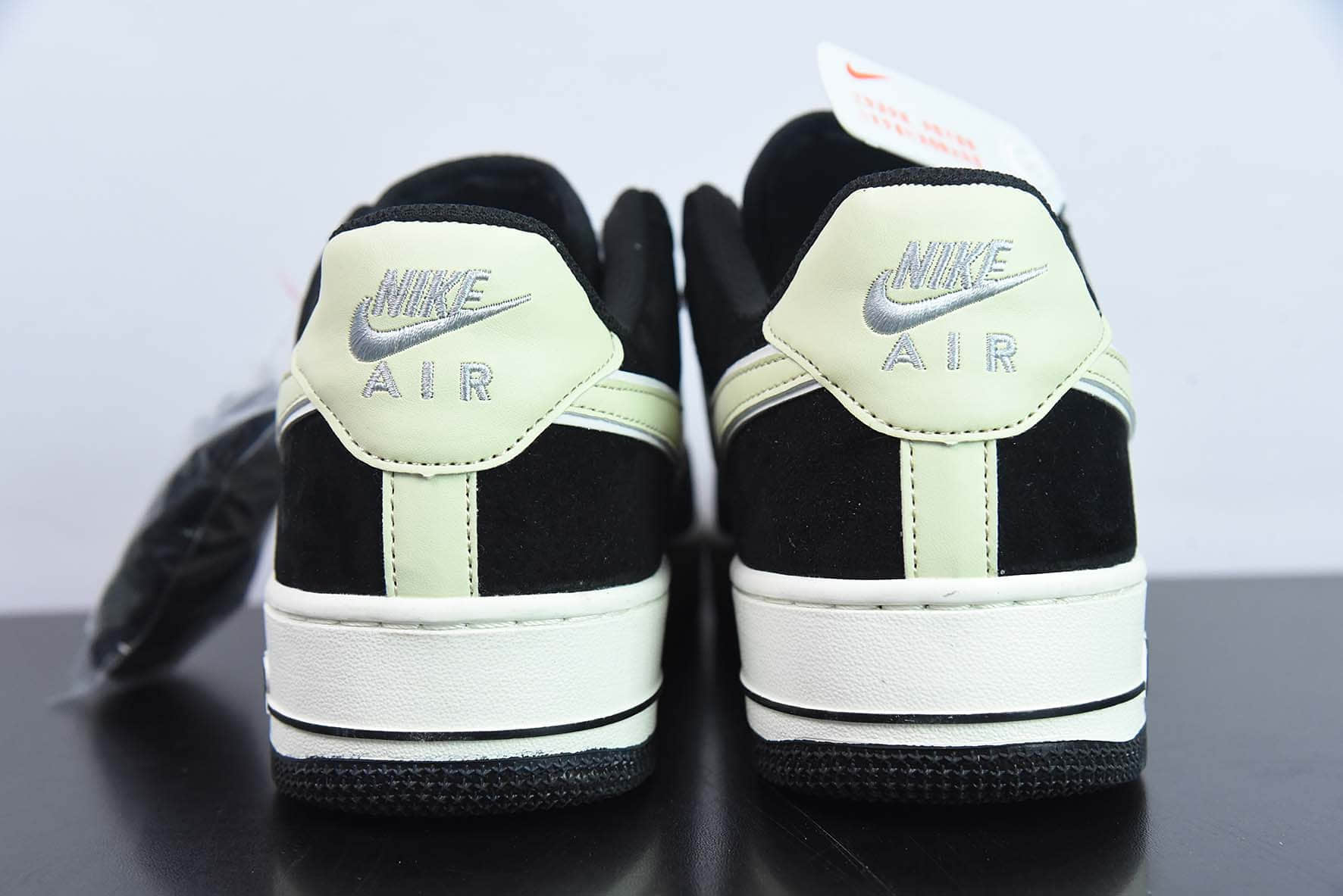 耐克NIke Air Force 1 '07 Low黑灰麂皮奶油空军一号低帮休闲板鞋纯原版本 货号：DE0023-806 