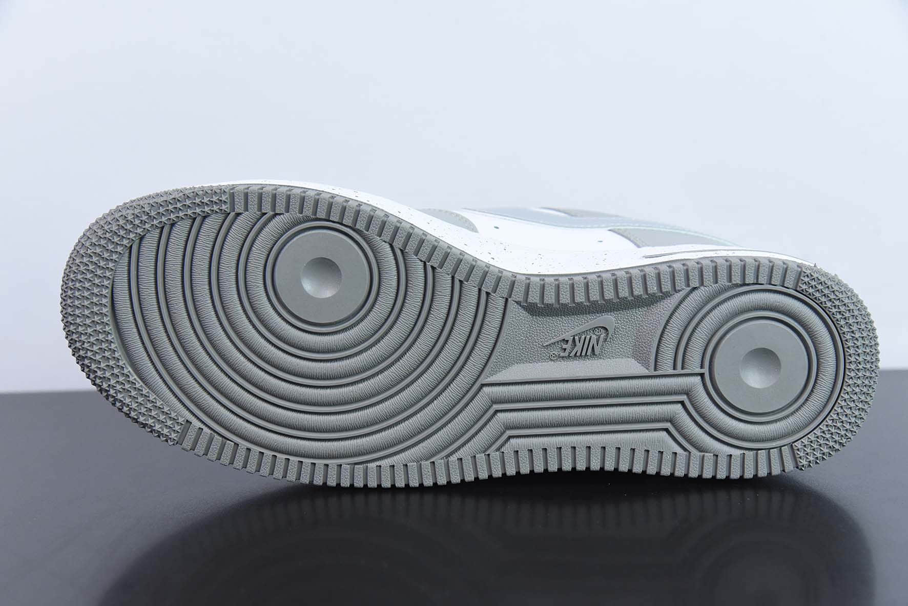 耐克Nike Air Force 1 Low '07 “灰银泼墨”空军一号低帮休闲板鞋纯原版本 货号：MK5639-889