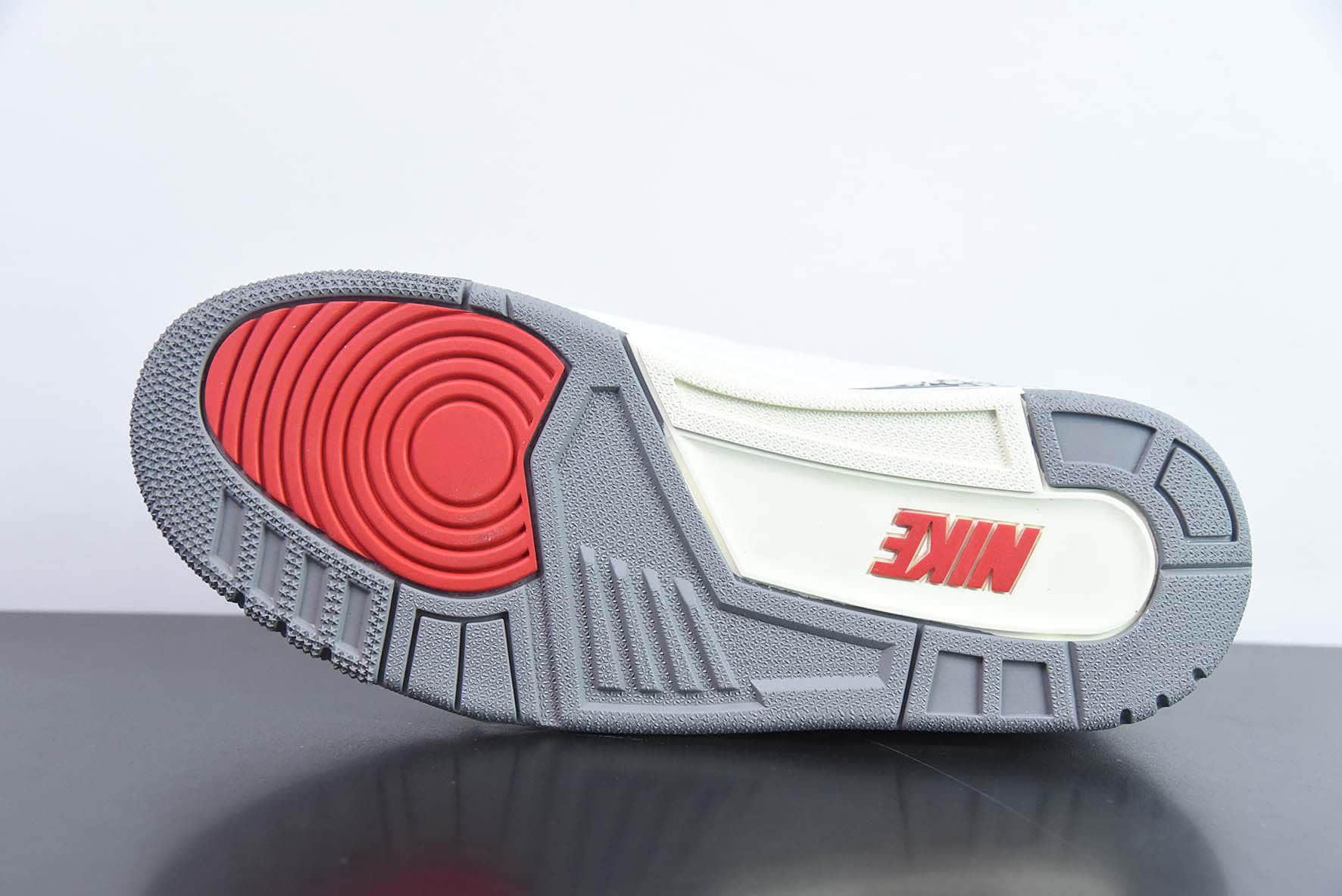 乔丹Air Jordan 3 Retro White Cement Reimagined AJ3白灰配色小白水泥篮球鞋纯原版本 货号：DN3707-100