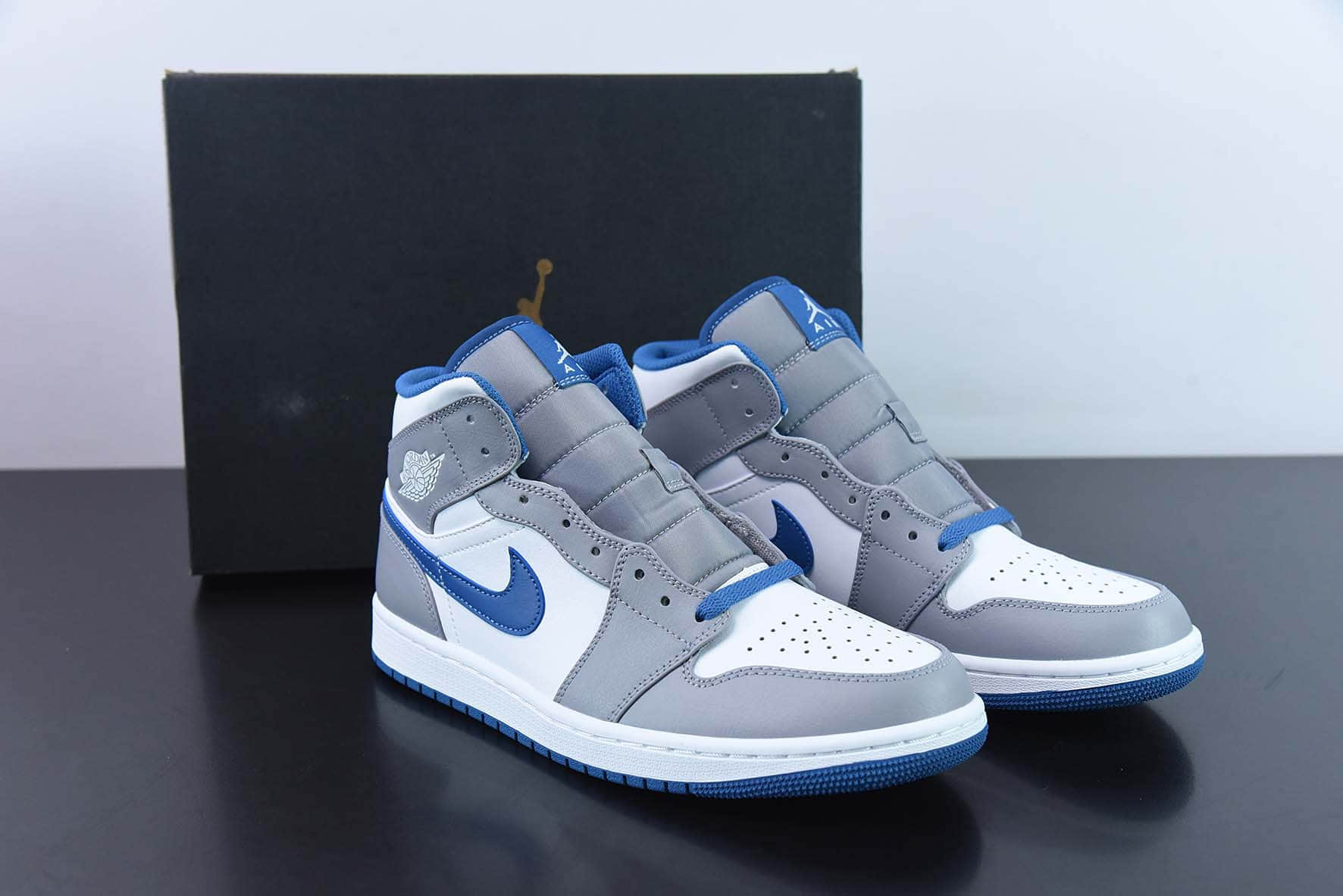 乔丹Air Jordan1 Mid True Blue AJ1灰白蓝中帮篮球鞋纯原版本 货号：DQ8426-014
