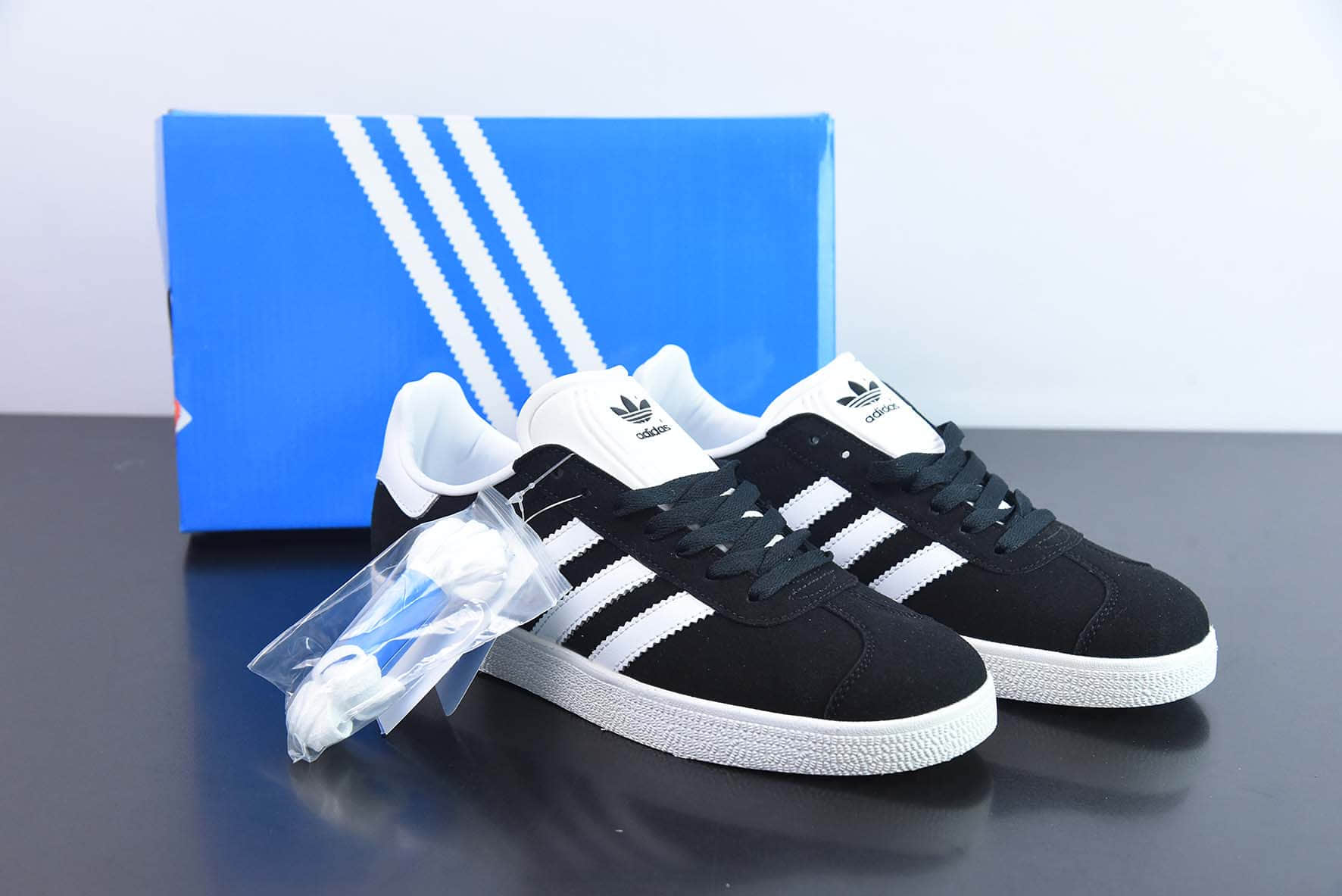 阿迪达斯Adidas Originals GazelleEsquisite Gucci羚羊系列黑白低帮复古百搭休闲运动板鞋纯原版本 货号：BB5476