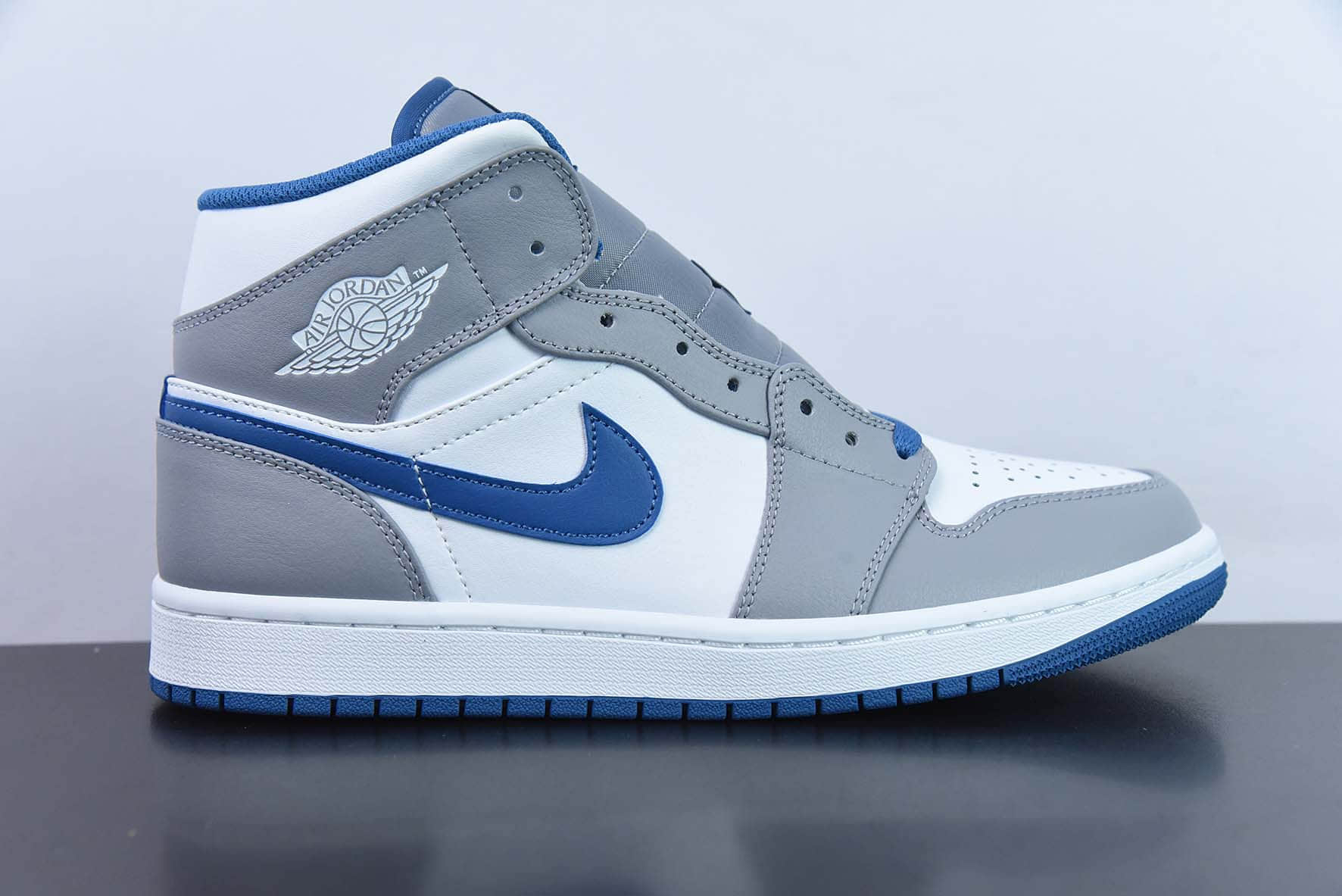 乔丹Air Jordan1 Mid True Blue AJ1灰白蓝中帮篮球鞋纯原版本 货号：DQ8426-014