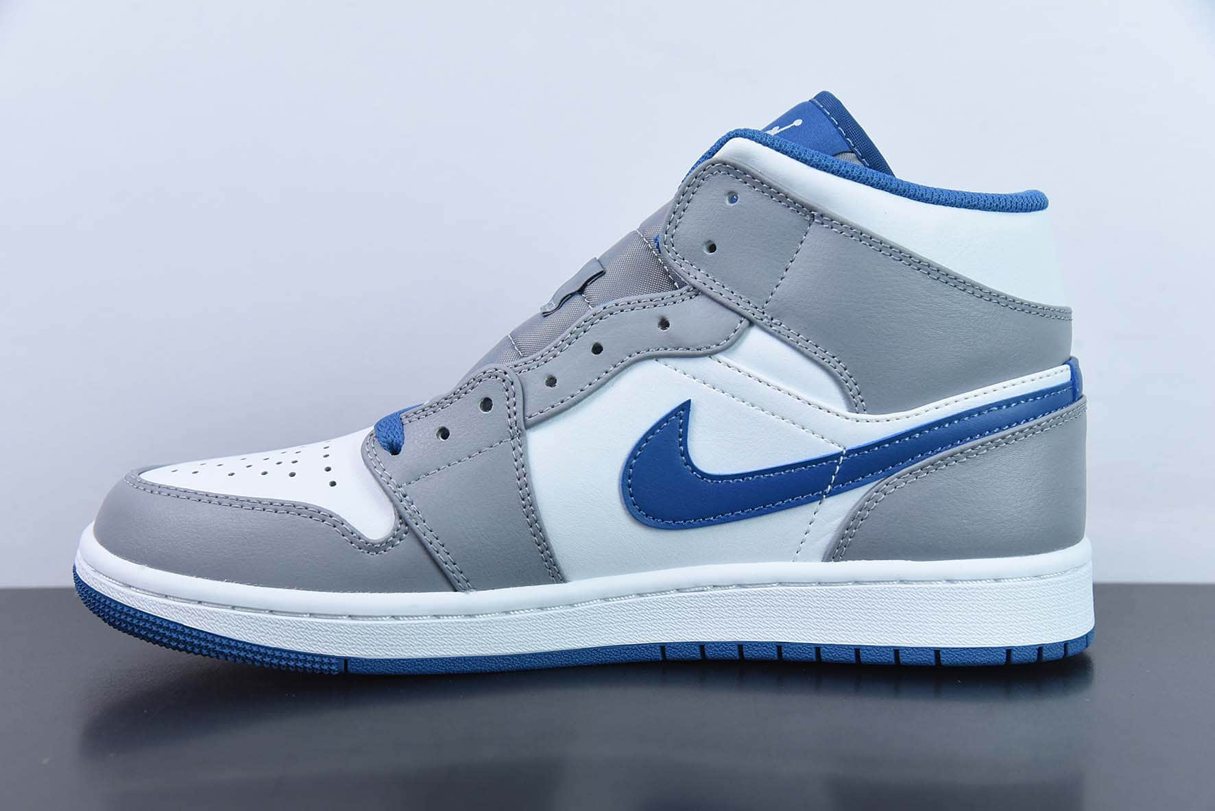 乔丹Air Jordan1 Mid True Blue AJ1灰白蓝中帮篮球鞋纯原版本 货号：DQ8426-014