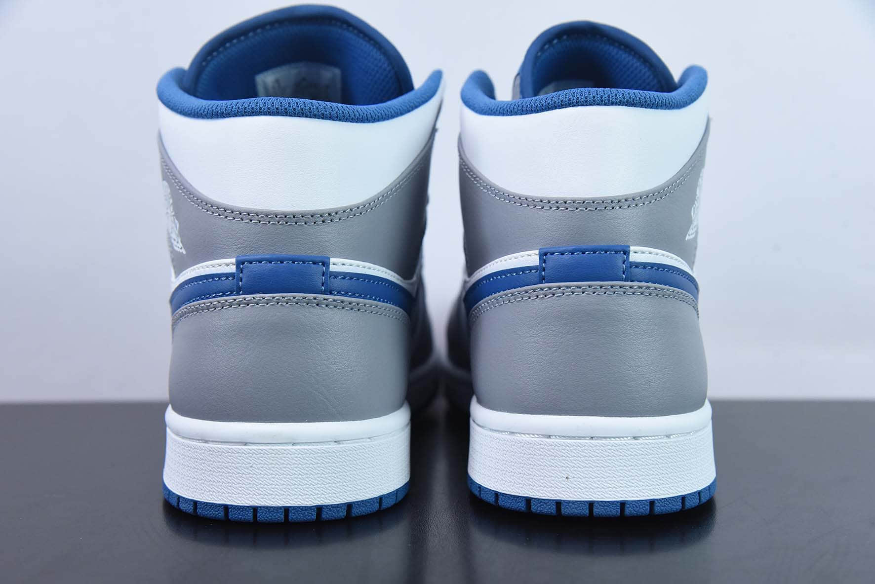乔丹Air Jordan1 Mid True Blue AJ1灰白蓝中帮篮球鞋纯原版本 货号：DQ8426-014
