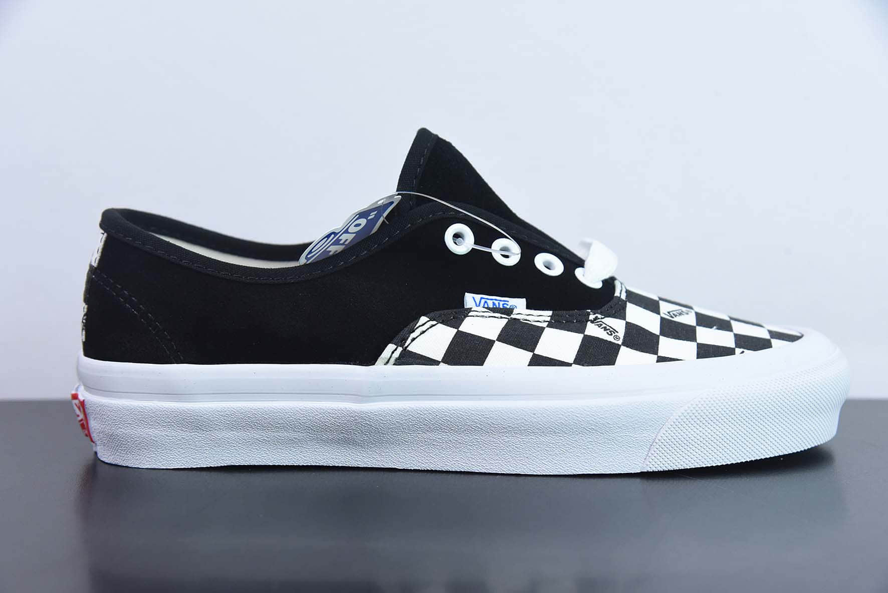 万斯Vans Vault OG Authentic LX 黑白棋盘格拼色休闲低帮帆布鞋纯原版本 货号：VN0A45JJVQA