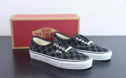 万斯Vans Authentic Monogram 官方经典黑色衬底搭配经典老花Logo休闲帆布硫化鞋纯原版本 货号：VN0A5KRSJD