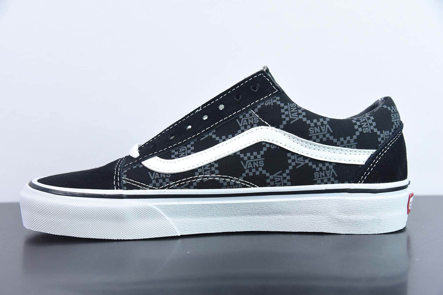 万斯Vans Old Skool Monogram 官方经典黑色老花休闲帆布硫化鞋纯原版本 货号：VN0A5KRSJDU