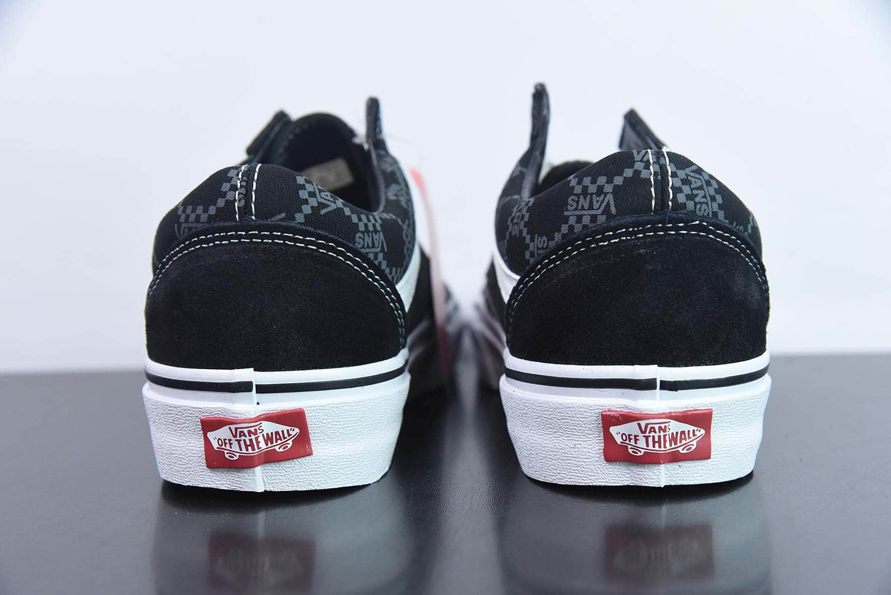 万斯Vans Old Skool Monogram 官方经典黑色老花休闲帆布硫化鞋纯原版本 货号：VN0A5KRSJDU