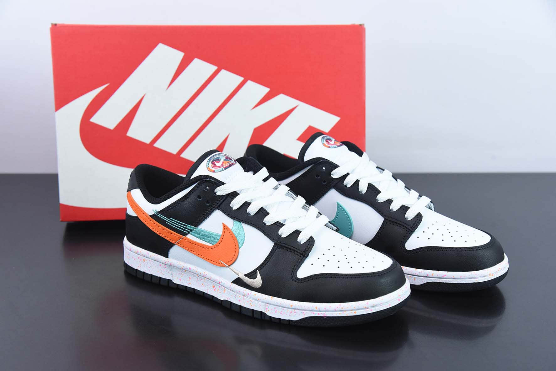 耐克Nike Dunk Low  Multi-Color Swoosh  三色彩勾低帮休闲板鞋纯原版本 货号：FD4623-131 