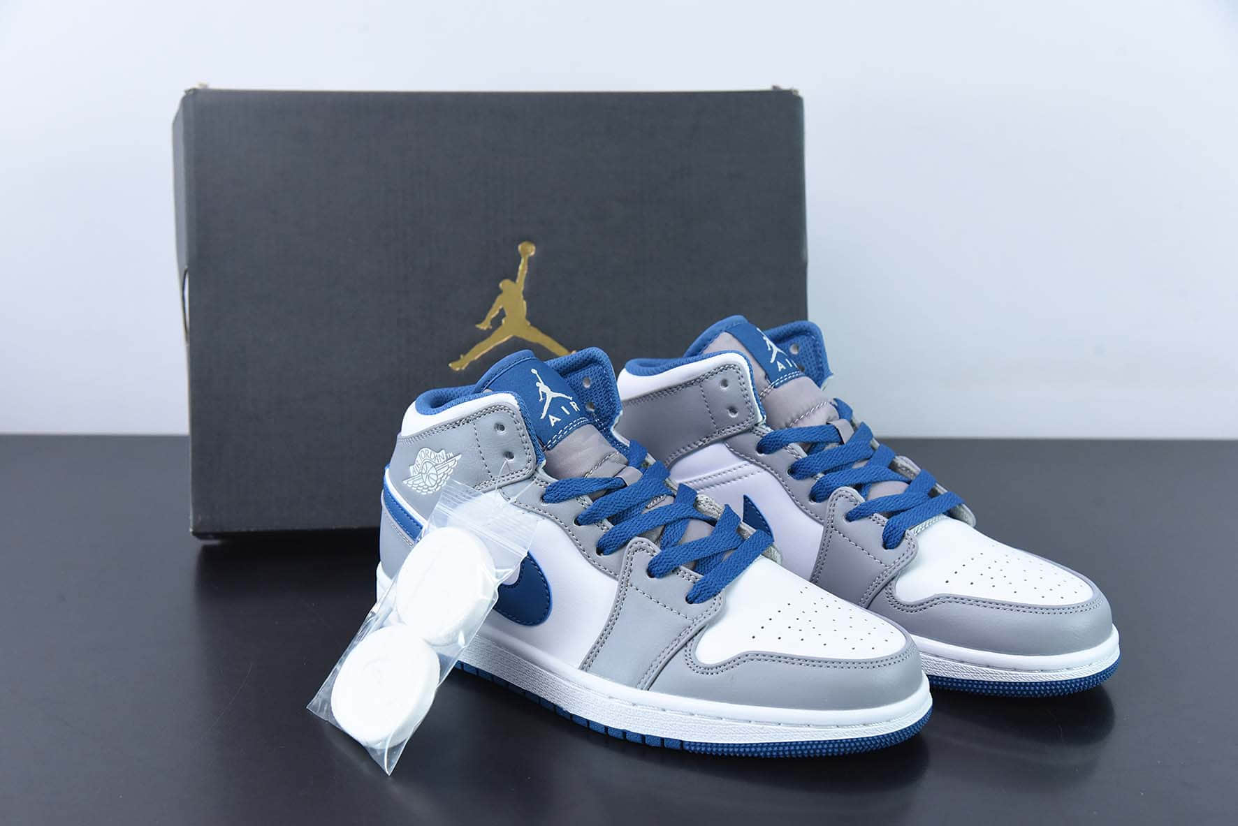 乔丹Air Jordan1 Mid True Blue AJ1灰白蓝中帮篮球鞋纯原版本 货号：DQ8423-014