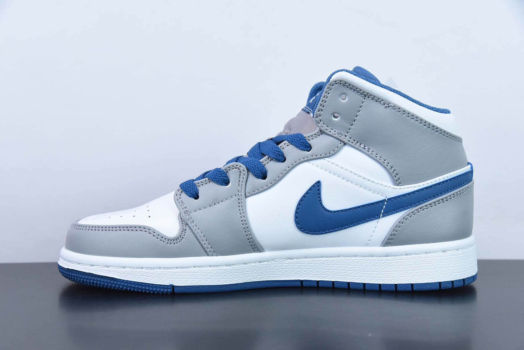 乔丹Air Jordan1 Mid True Blue AJ1灰白蓝中帮篮球鞋纯原版本 货号：DQ8423-014