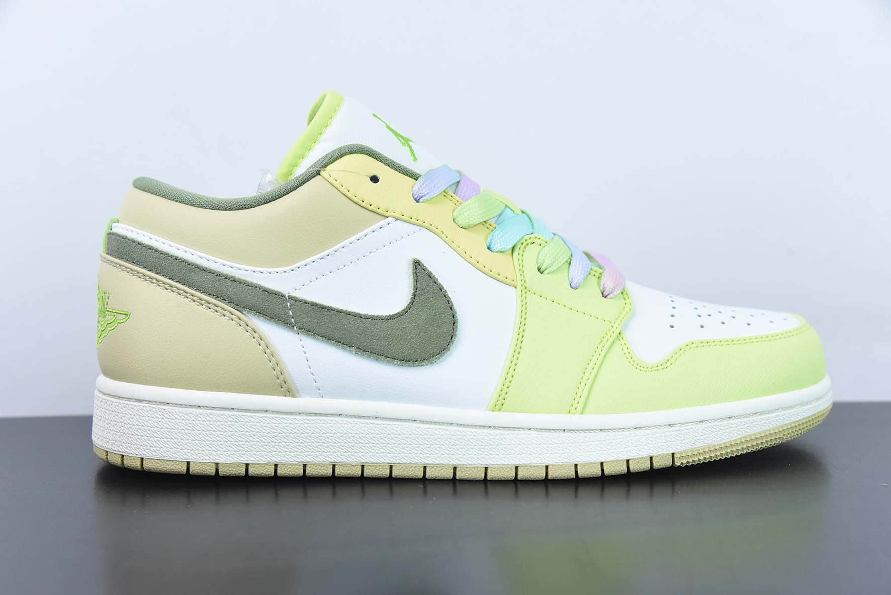 乔丹Air Jordan 1 Low Year Of The Rabbit AJ1兔年限定青苹果低帮篮球鞋纯原版本 货号：FD9906-131 