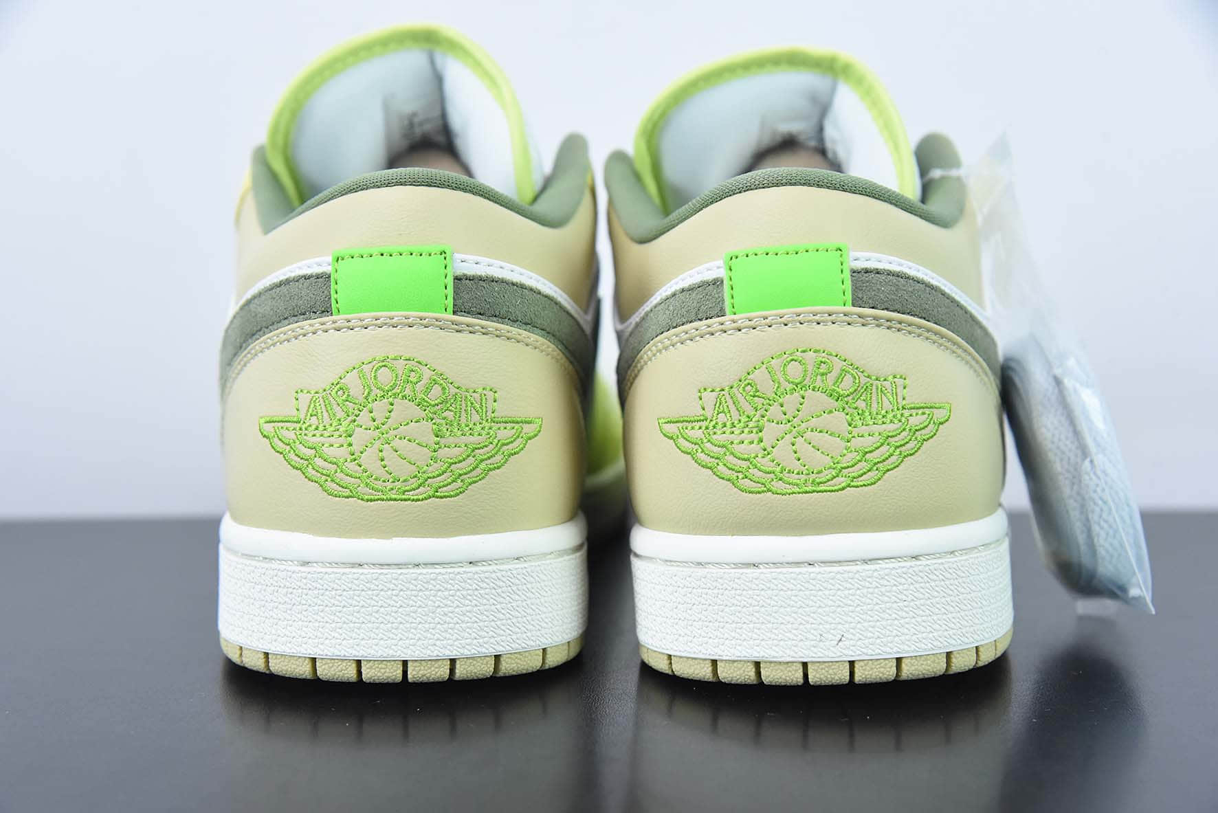 乔丹Air Jordan 1 Low Year Of The Rabbit AJ1兔年限定青苹果低帮篮球鞋纯原版本 货号：FD9906-131 