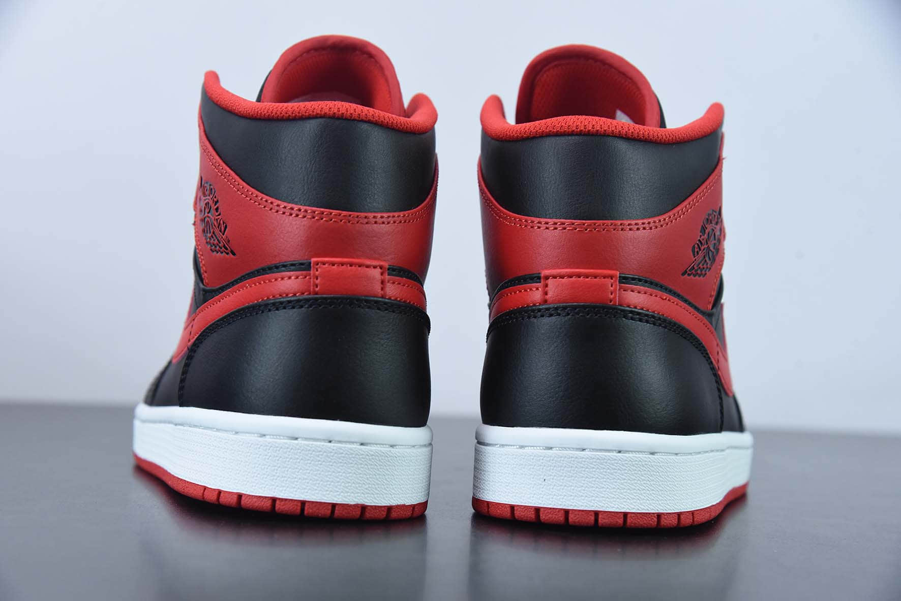 乔丹Air Jordan 1 Mid Alternate Bred AJ1黑红禁穿中帮篮球鞋纯原版本 货号：DQ8426-060