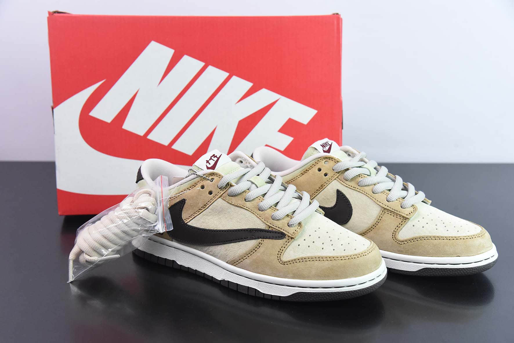 耐克Nike Sony PlayStation 5 x Travis Scott x SB Dunk Low PS5 米黄倒钩SB低帮休闲滑板鞋纯原版本 货号：CU1726-666