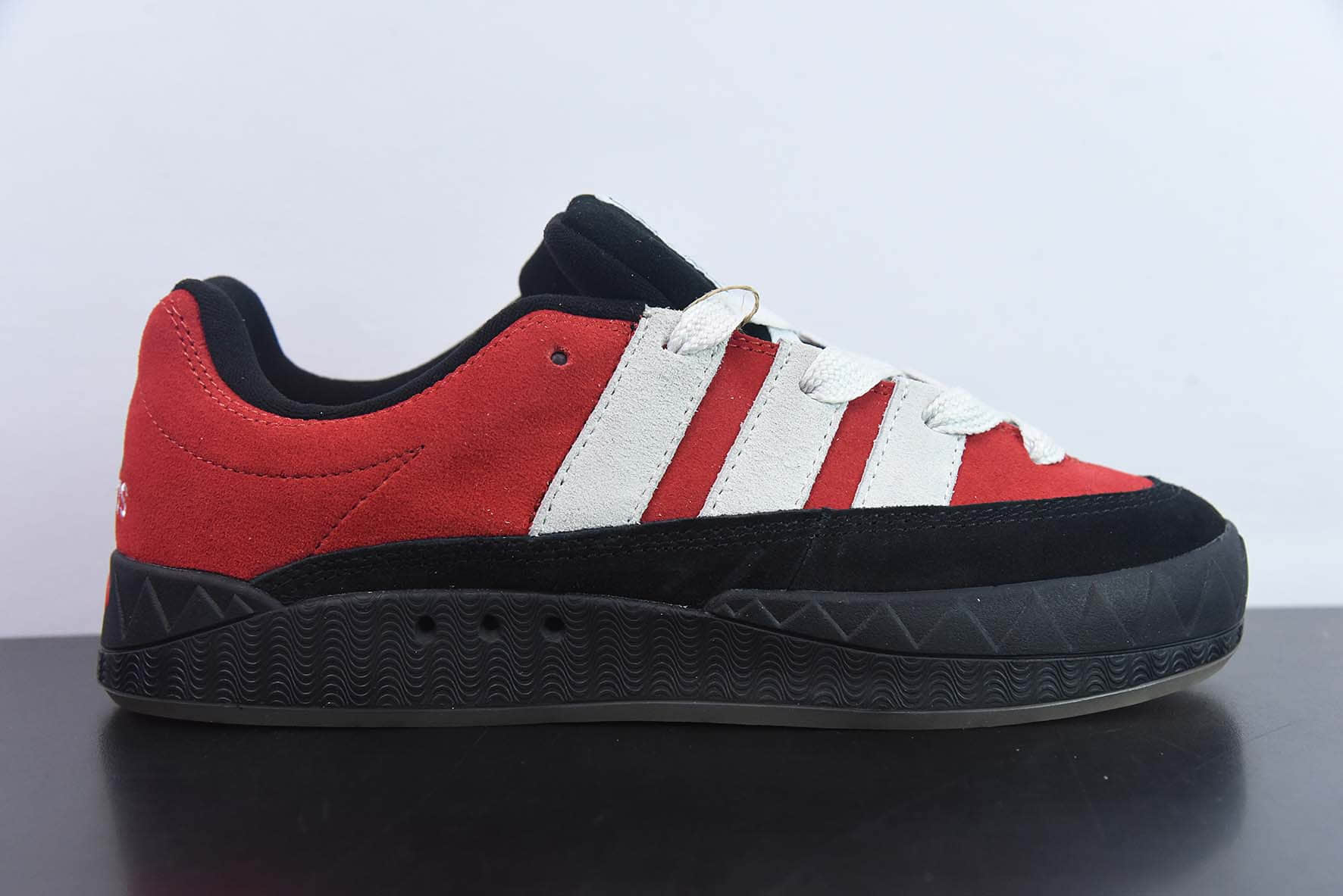 阿迪达斯Adidas Adimatic Low 马蒂奇系列黑红低帮复古鲨鱼面包鞋运动休闲滑板板鞋纯原版本 货号：GY2903