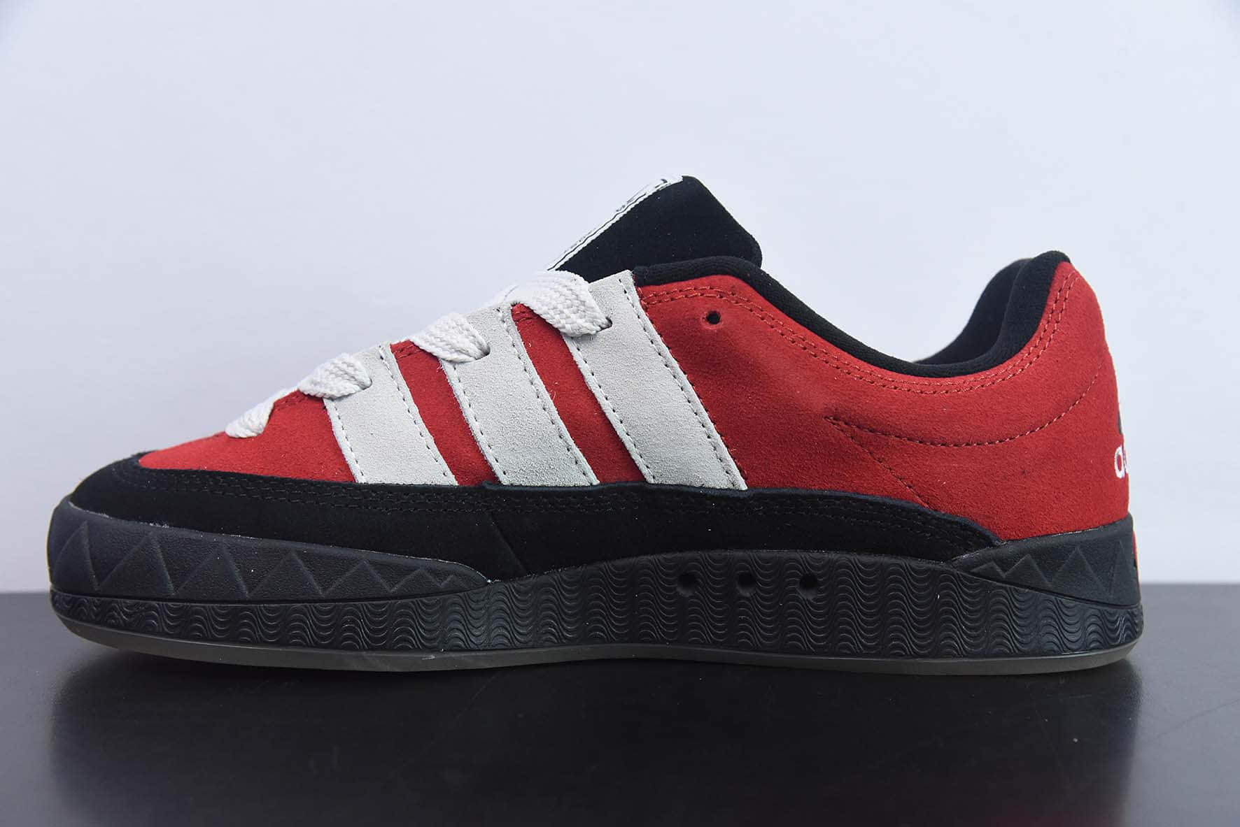 阿迪达斯Adidas Adimatic Low 马蒂奇系列黑红低帮复古鲨鱼面包鞋运动休闲滑板板鞋纯原版本 货号：GY2903