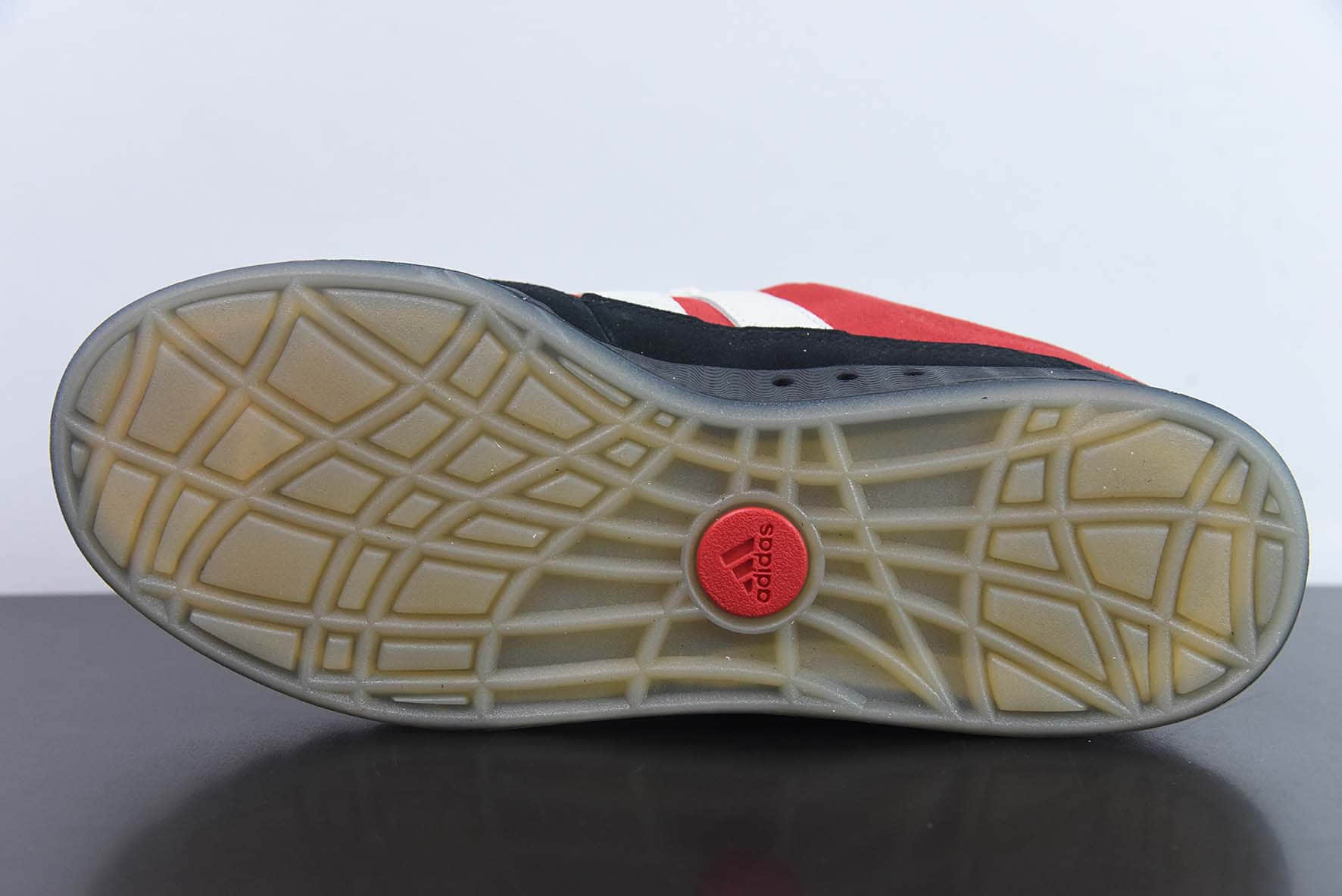 阿迪达斯Adidas Adimatic Low 马蒂奇系列黑红低帮复古鲨鱼面包鞋运动休闲滑板板鞋纯原版本 货号：GY2903