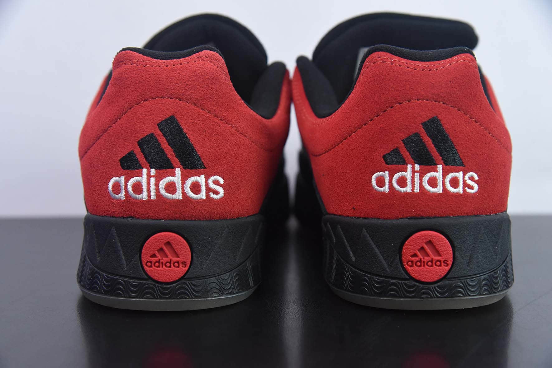 阿迪达斯Adidas Adimatic Low 马蒂奇系列黑红低帮复古鲨鱼面包鞋运动休闲滑板板鞋纯原版本 货号：GY2903
