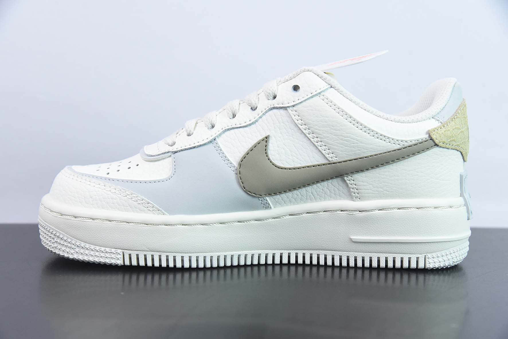 耐克Nike WMNS Air Force 1 ShadowPython马卡龙系列蛋糕奶米白深棕鸳鸯钩子空军一号轻量增高低帮百搭板鞋纯原版本 货号：FD0804-100