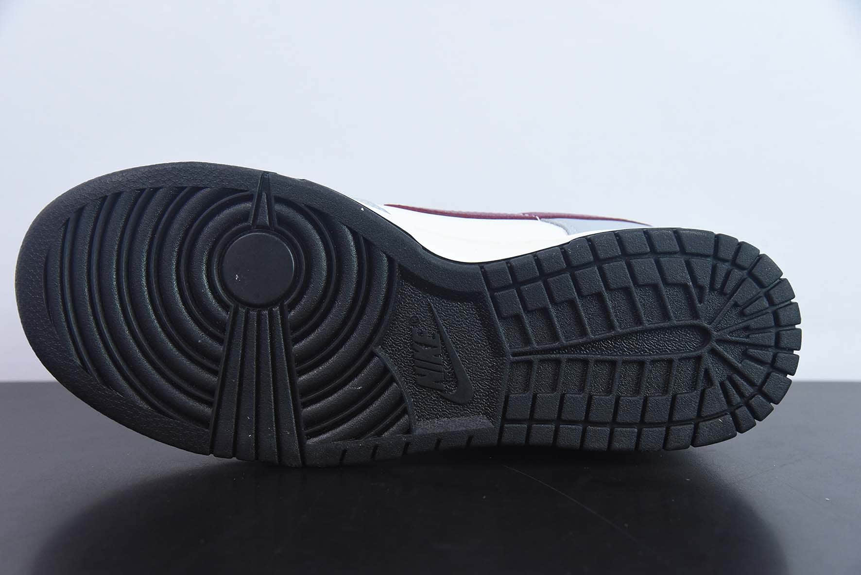 耐克Nike SB Dunk Low RETRO Grey White 灰酒红SB低帮休闲板鞋纯原版本 货号：DD1503-122