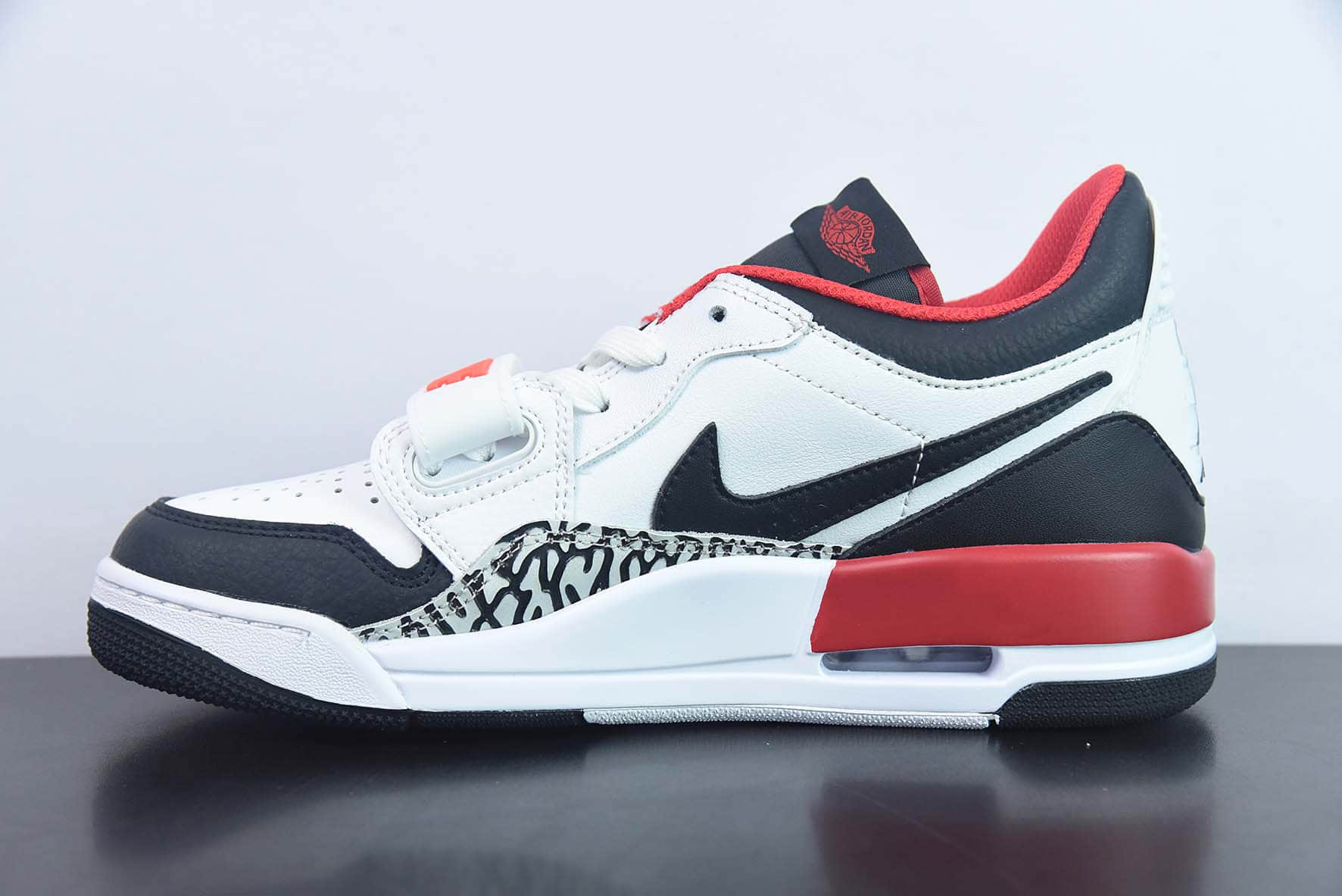 乔丹Air Jordan Legacy AJ312 Low黑白红魔术贴三合一板鞋纯原版本 货号：FJ7221-101