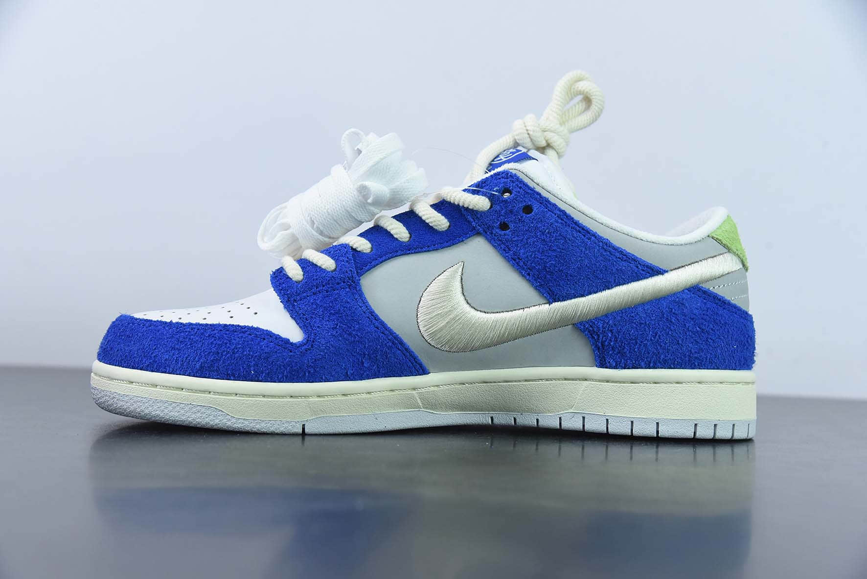 耐克Nike Fly Streetwear x NK SB Dunk Low Dunk 灰蓝SB休闲低帮板鞋纯原版本 货号：DQ5130-400 