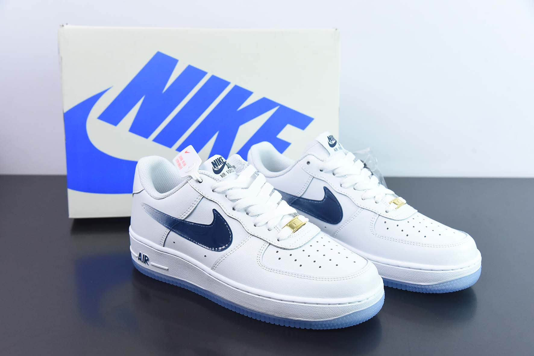 耐克Nike By You Air Force 1'07 Low Retro SP “皮革白深蓝渐变钩子”空军一号低帮休闲板鞋纯原版本 货号：CO3363-366