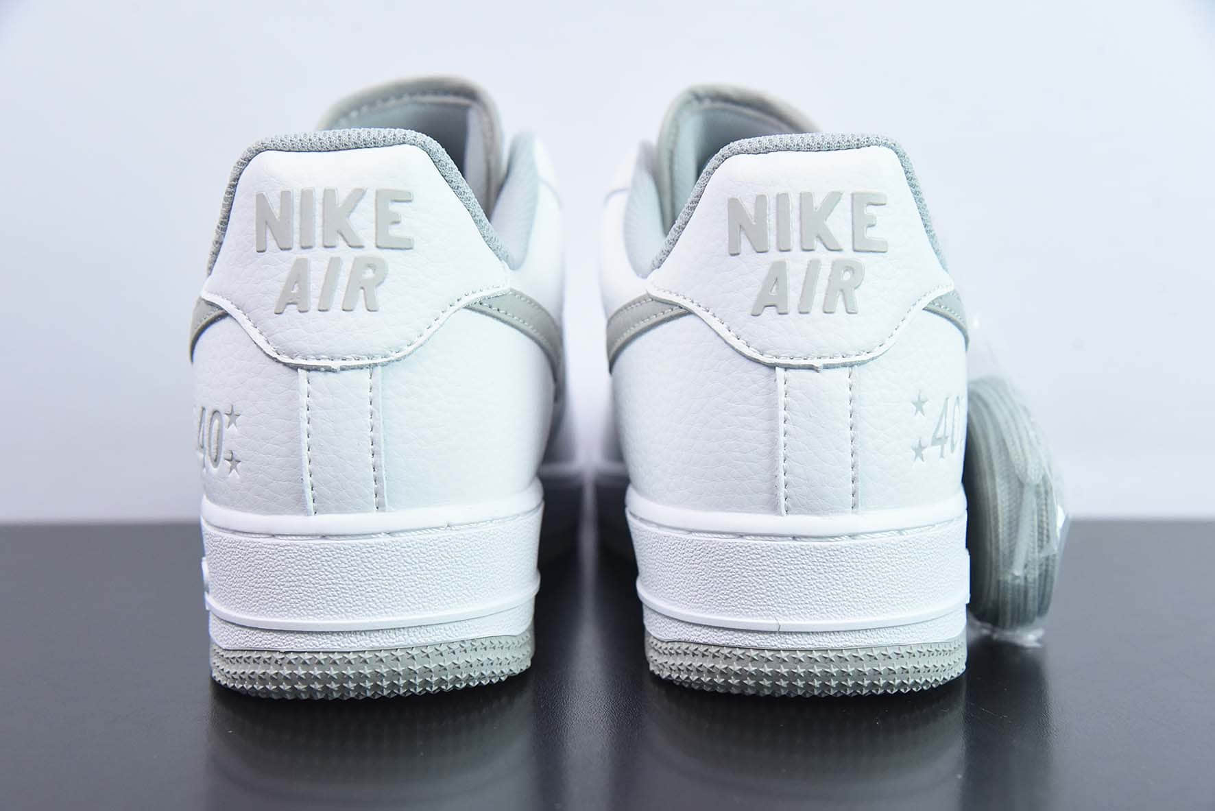 耐克Nike Air Force 1'0740th AnniversaryWhite Grey40周年版白灰小钩”空军一号低帮休闲板鞋纯原版本 货号：MN5263-121