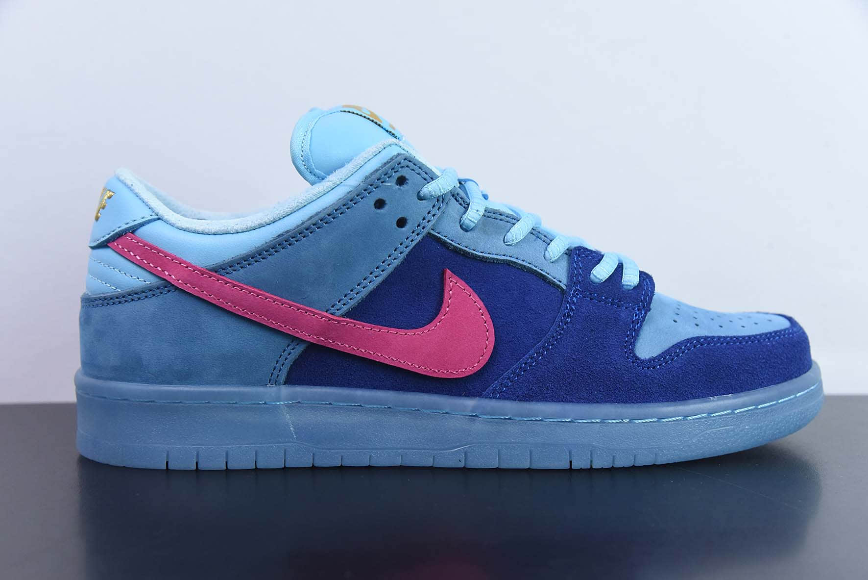 耐克Nike Run The Jewels x Nike SB Dunk Low 蓝精灵SB低帮休闲滑板鞋纯原版本 货号：DO9404-400