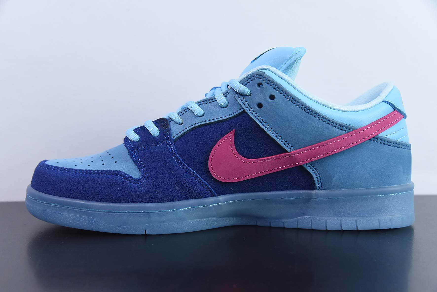 耐克Nike Run The Jewels x Nike SB Dunk Low 蓝精灵SB低帮休闲滑板鞋纯原版本 货号：DO9404-400