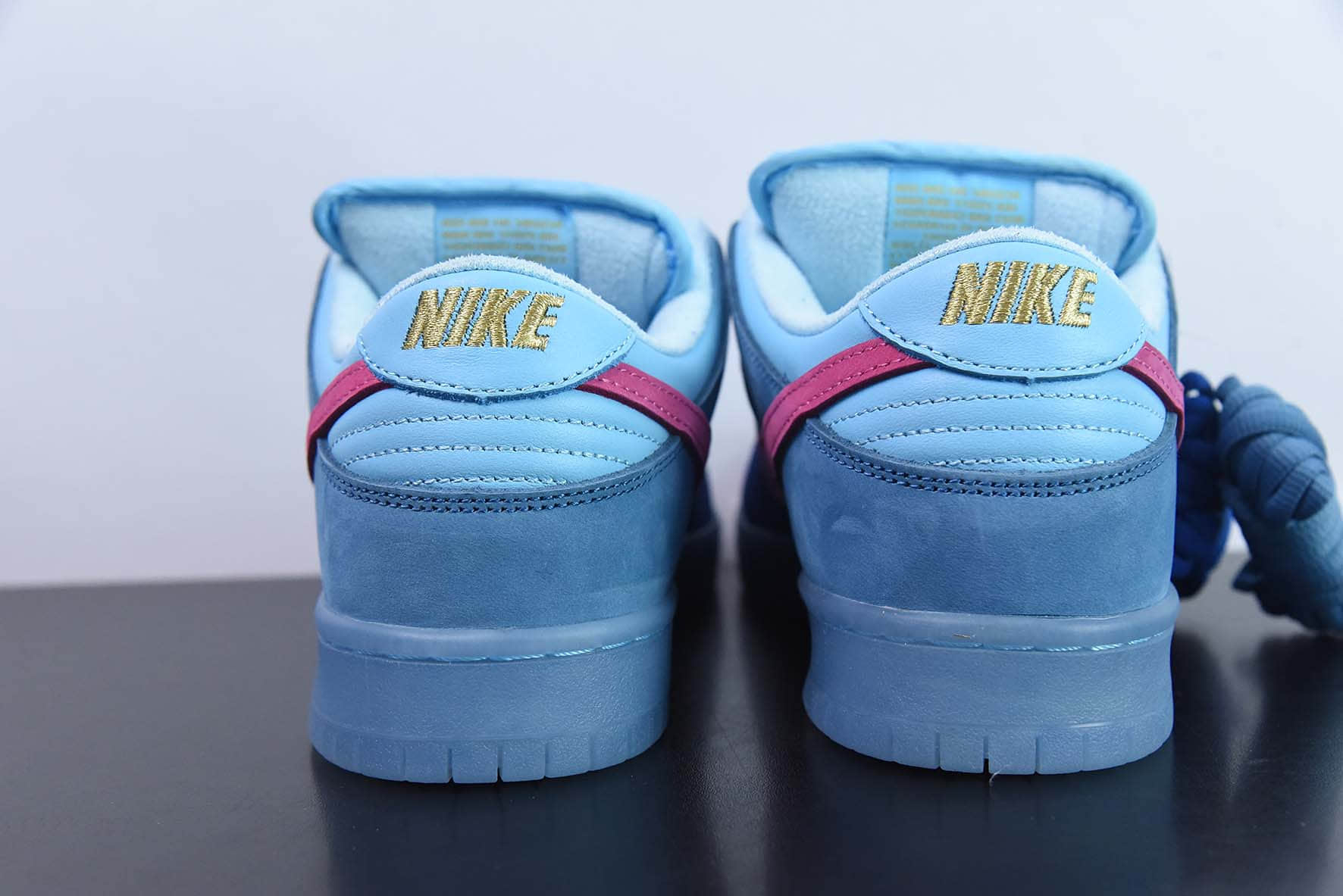 耐克Nike Run The Jewels x Nike SB Dunk Low 蓝精灵SB低帮休闲滑板鞋纯原版本 货号：DO9404-400