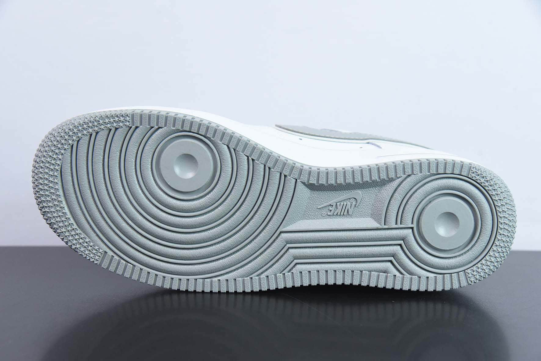 耐克Nike Air Force 1灰白刺绣小勾空军一号低帮休闲运动板鞋纯原版本 货号：CV5696-961