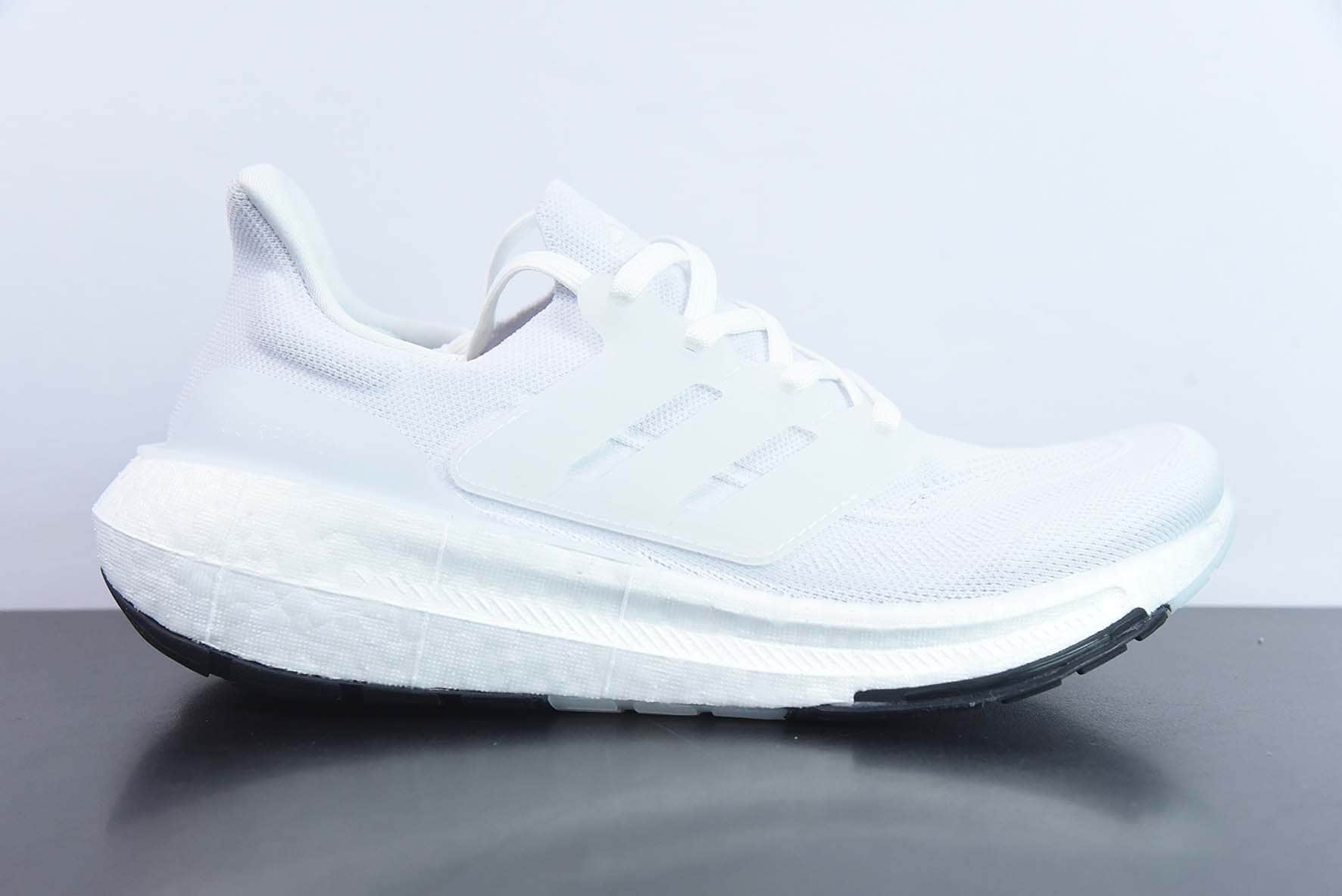 阿迪达斯Adidas Ultra Boost Light 23 阿迪达斯新款UB9.0纯白轻弹厚底爆米花跑鞋纯原版本 货号：GY9350