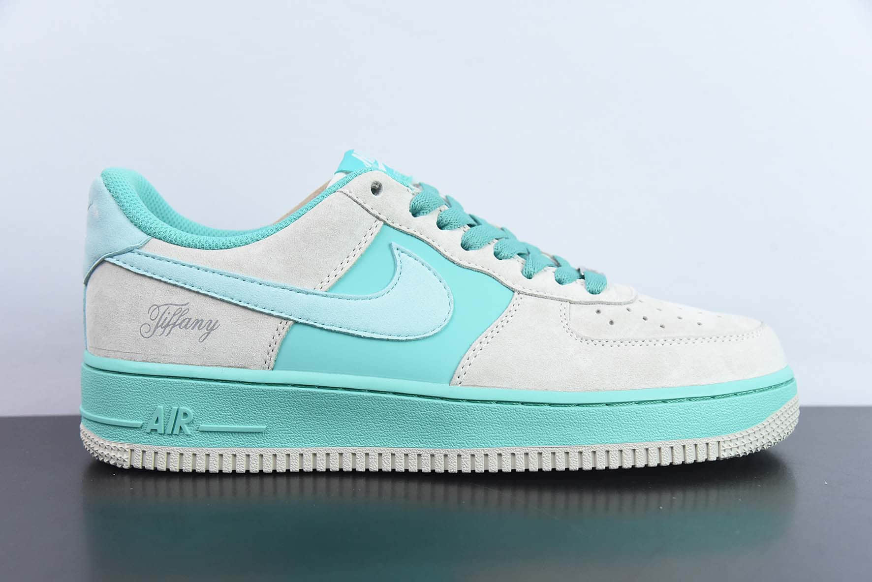 耐克Nike iffany & Co. x Nk Air Force 1'07 Low SP Friends and Family 蒂芙尼灰蓝亚洲限定联名款空军一号低帮休闲板鞋纯原版本 货号：DZ1382-222