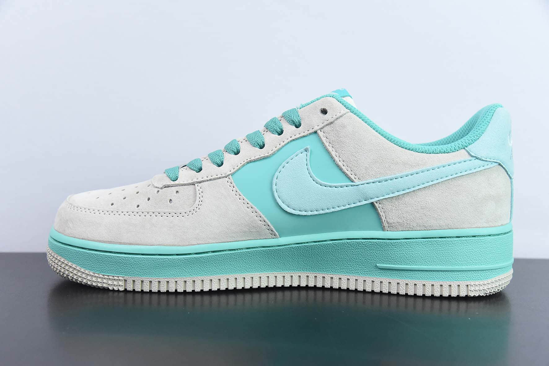 耐克Nike iffany & Co. x Nk Air Force 1'07 Low SP Friends and Family 蒂芙尼灰蓝亚洲限定联名款空军一号低帮休闲板鞋纯原版本 货号：DZ1382-222