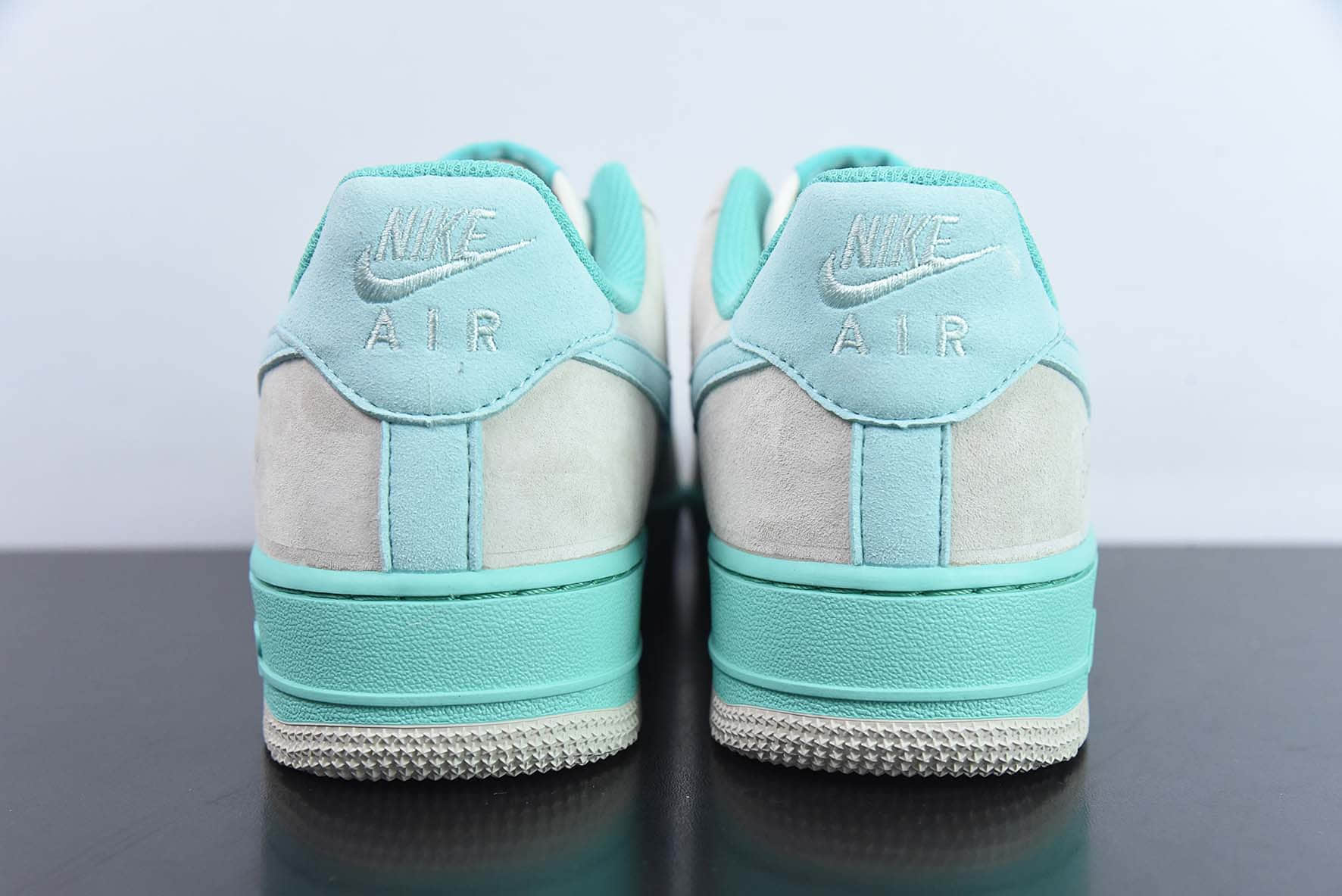 耐克Nike iffany & Co. x Nk Air Force 1'07 Low SP Friends and Family 蒂芙尼灰蓝亚洲限定联名款空军一号低帮休闲板鞋纯原版本 货号：DZ1382-222
