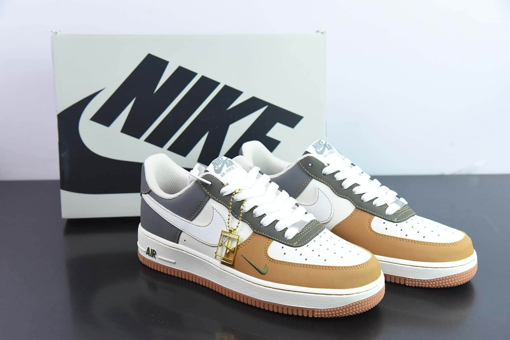 耐克Nike Air Force 1 Low '07 苍棕绿小勾空军一号低帮休闲板鞋纯原版本 货号：DB3301-011 