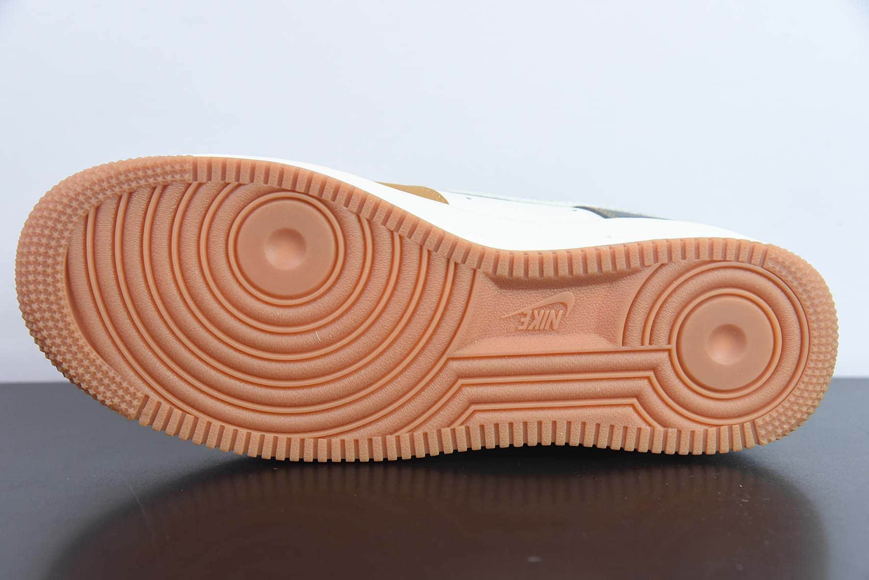 耐克Nike Air Force 1 Low '07 苍棕绿小勾空军一号低帮休闲板鞋纯原版本 货号：DB3301-011 