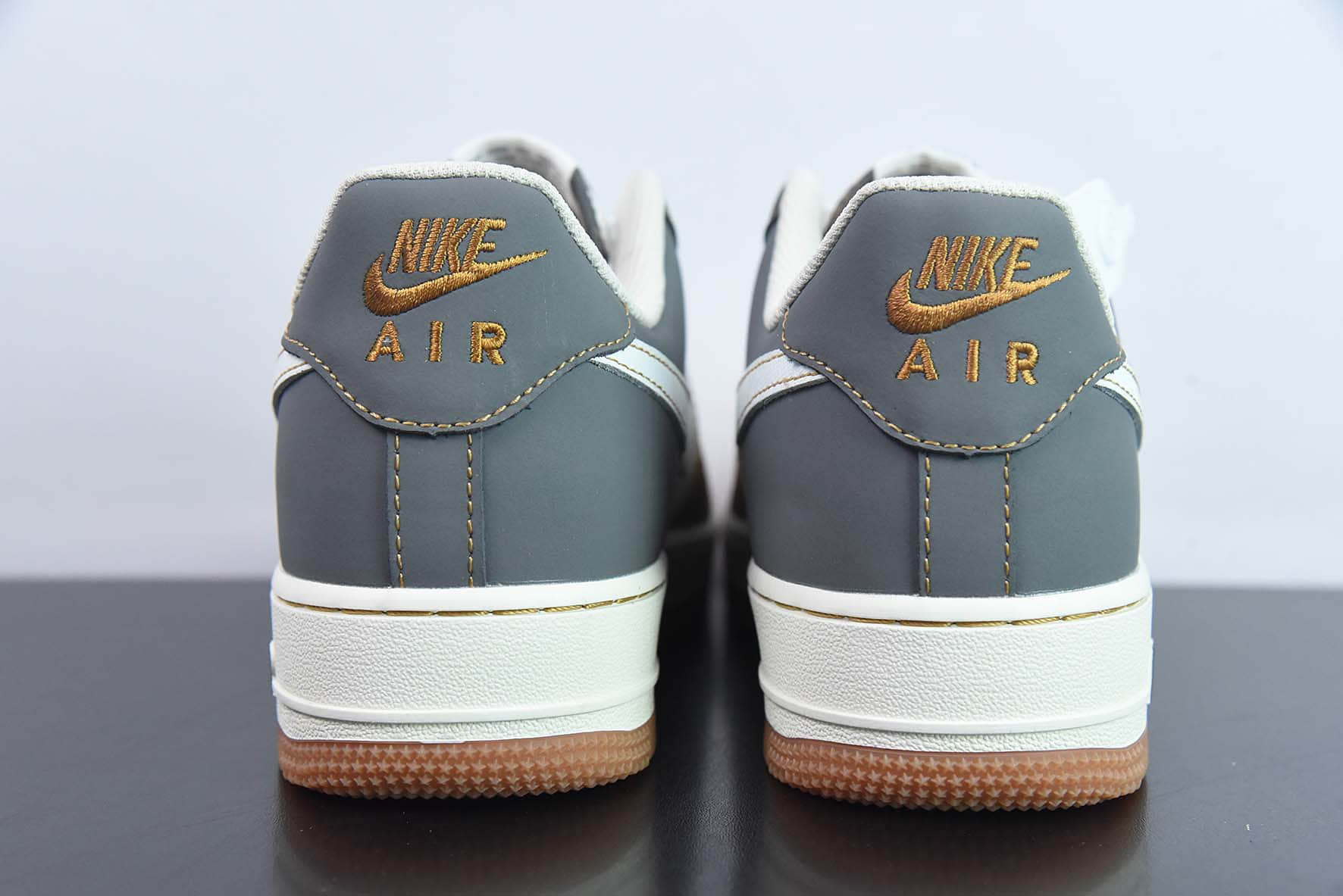 耐克Nike Air Force 1 Low '07 苍棕绿小勾空军一号低帮休闲板鞋纯原版本 货号：DB3301-011 