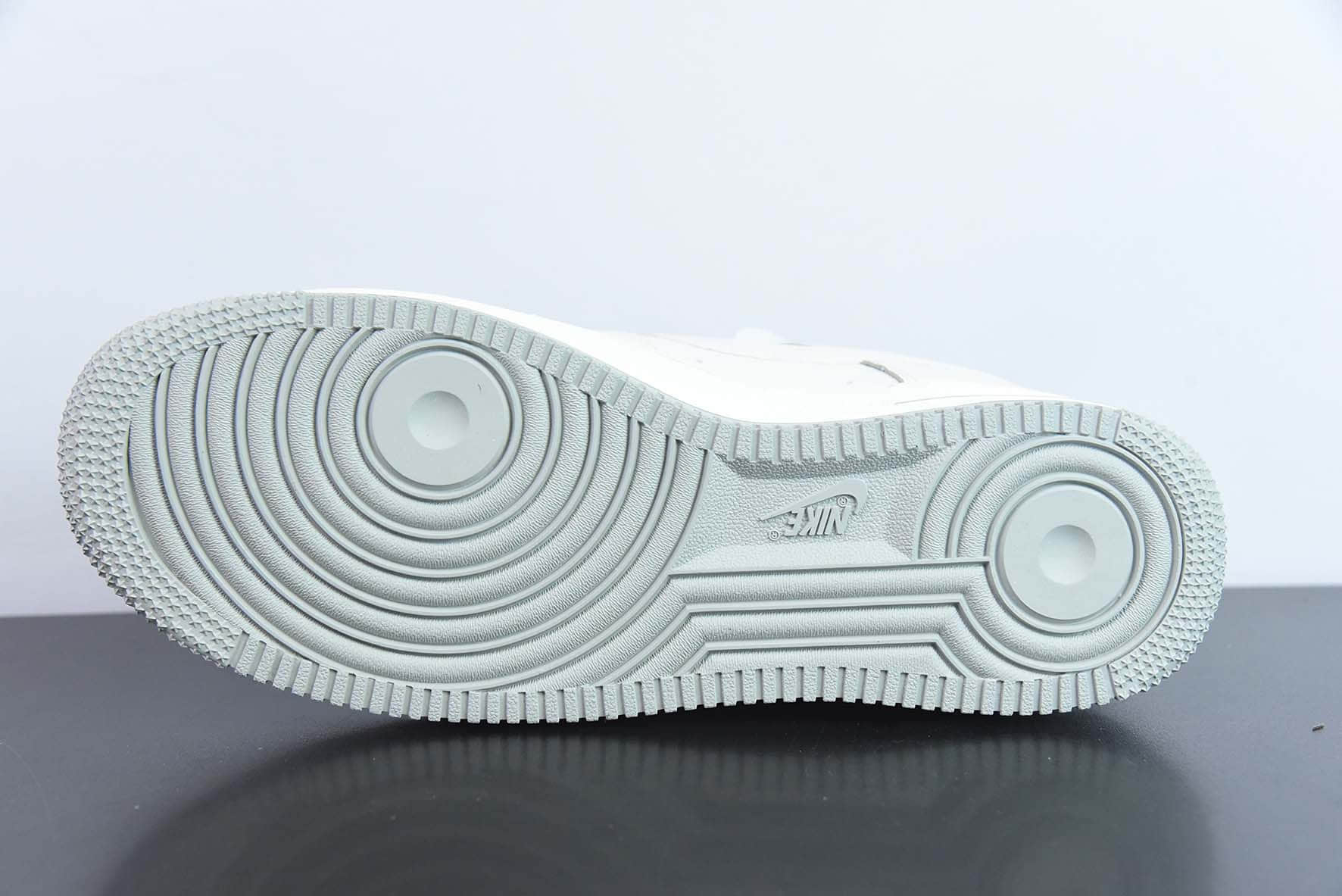 耐克Nike Air Force 1 Low '07 “米银珠光”小勾空军一号低帮休闲板鞋纯原版本 货号：DD9915-611