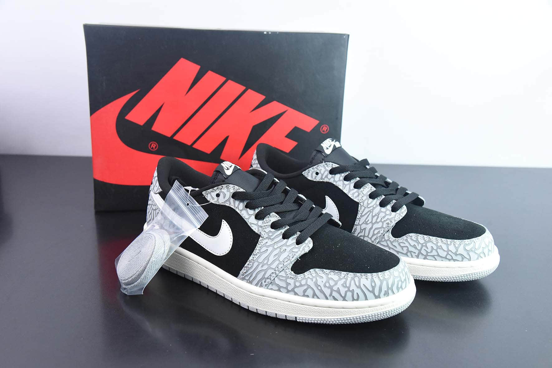 乔丹Air Jordan 1 Low OG Black Cement AJ1 乔1黑水泥低帮文化休闲板鞋纯原版本 货号：CZ0790-001