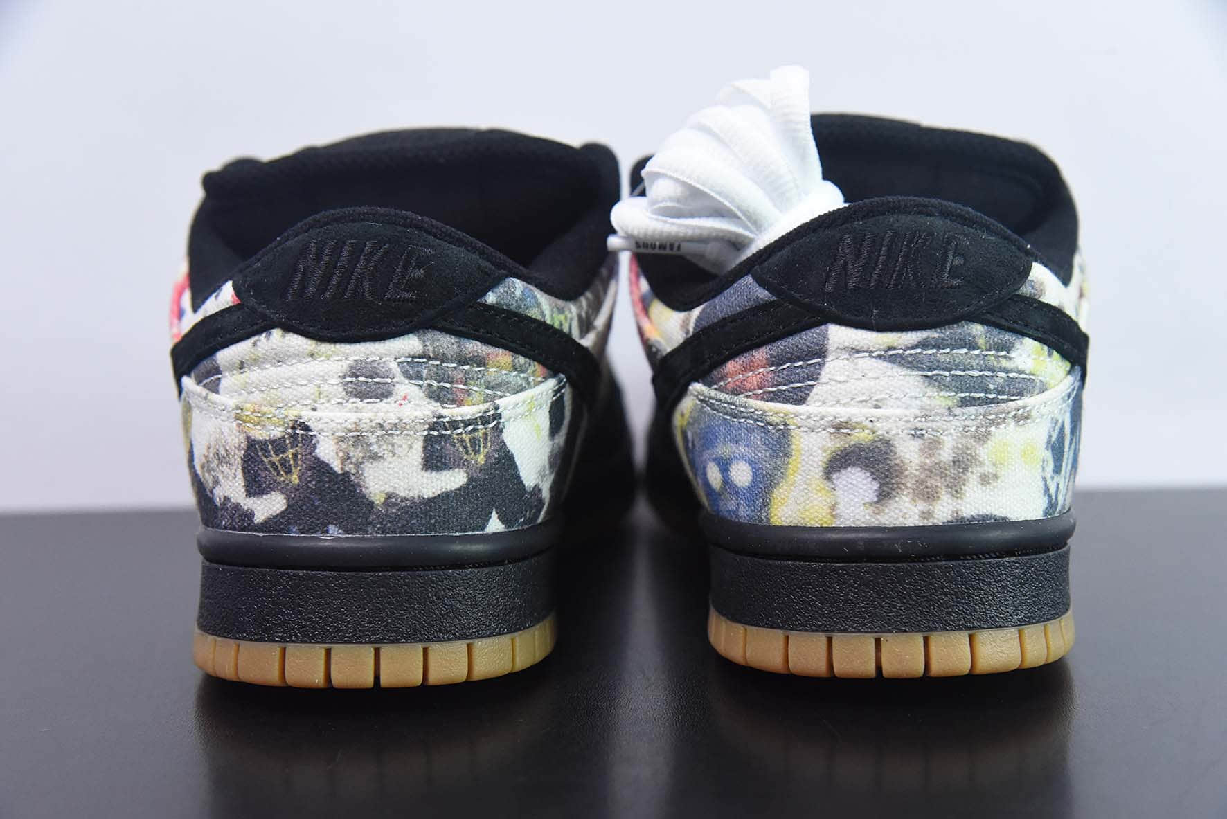 耐克Nike Supreme x NK SB Dunk Low 联名黑涂鸦SB低帮休闲板鞋纯原版本 货号：FD8778-001