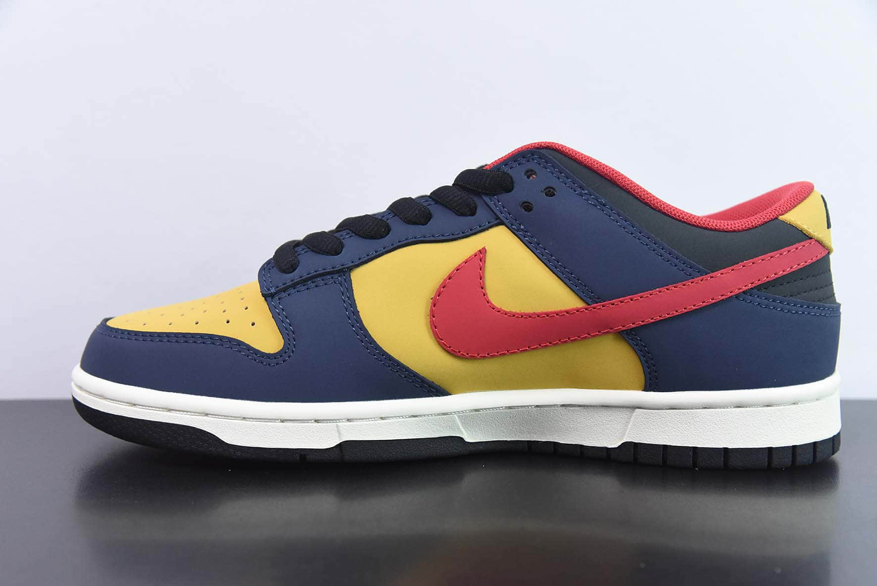 耐克Nike Otomo Katsuhiro x Nike SB Dunk Low Steamboy OST 大友克洋联名蓝黄红勾扣篮系列低帮休闲运动滑板板鞋纯原版本 货号：KK6388-639