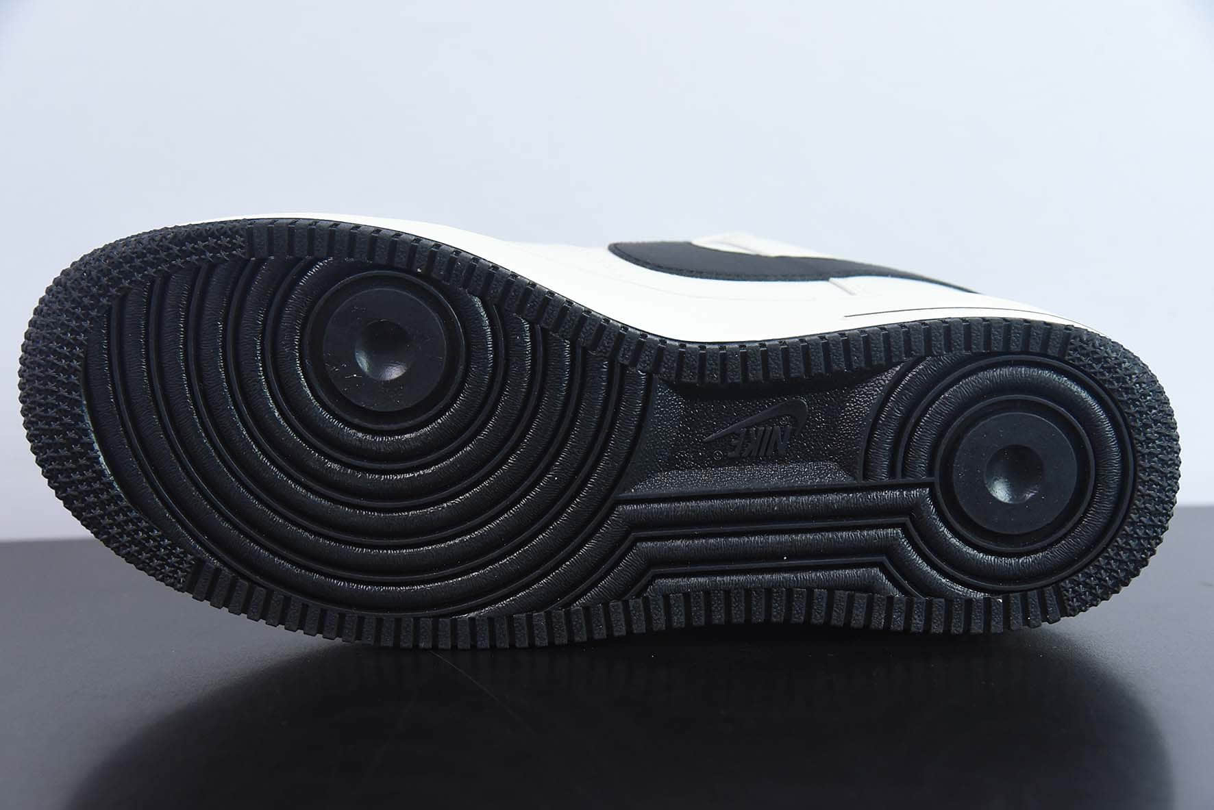 耐克Nike Air Force 1'07 Low 米黑大勾空军一号低帮休闲板鞋纯原版本 货号：SP0758-023