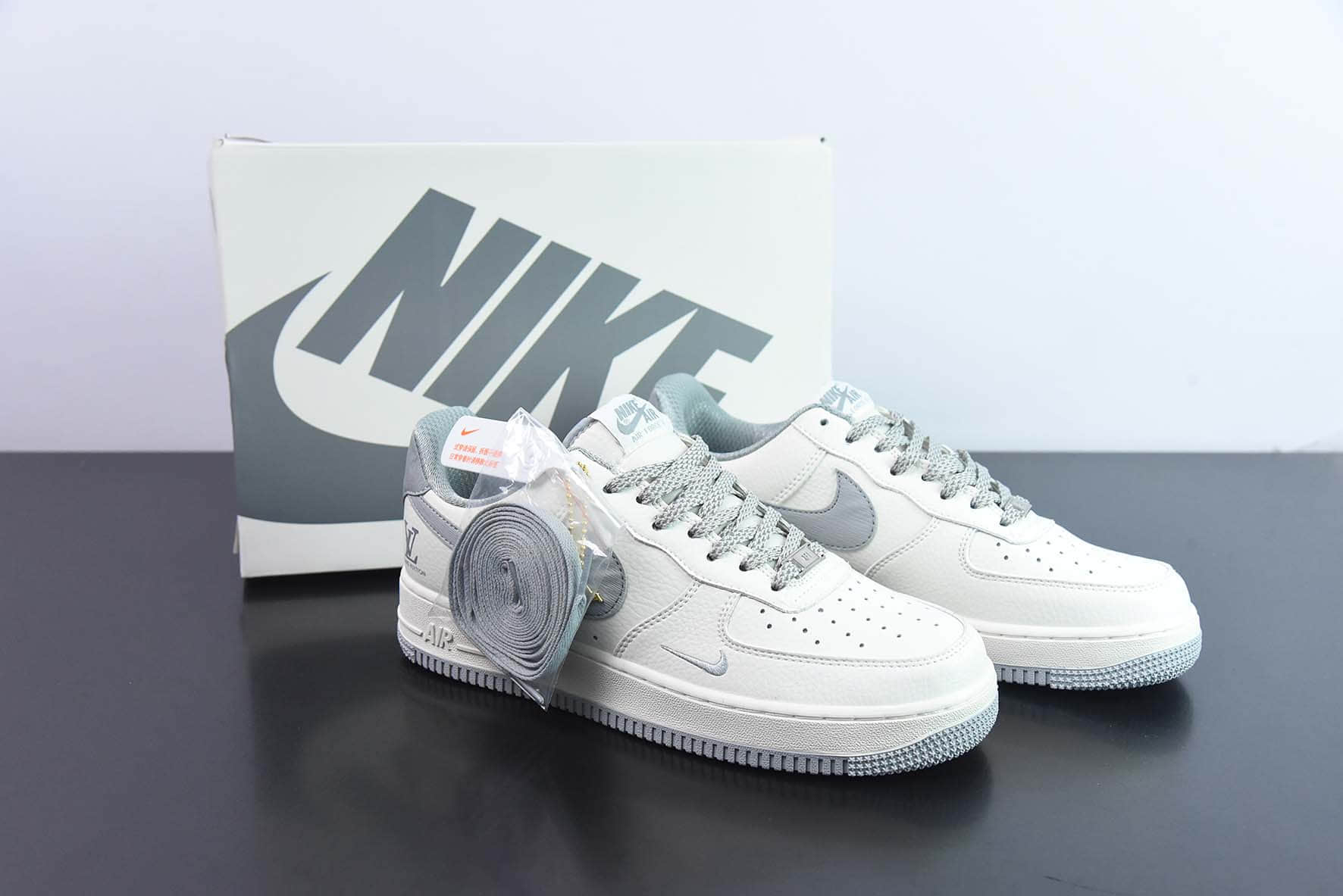 耐克Nike Air Force 1 07 LV8BeigeGrey LV“皮革米白狼灰LV印花”空军一号低帮休闲板鞋纯原版本 货号：NK6369-568