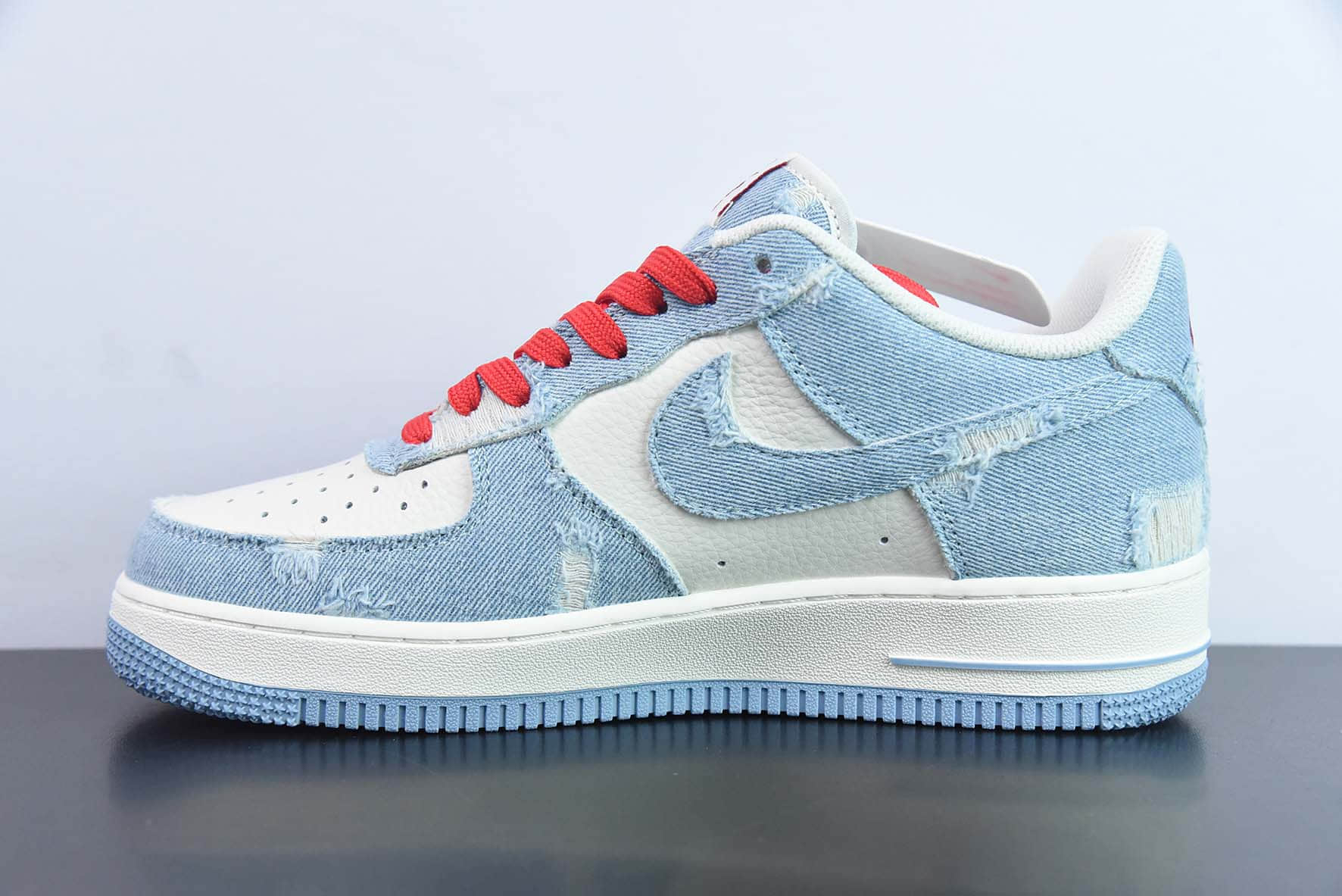 耐克Nike Levi's x Nike Air Force 1 07 LowExclusive Denim李维斯联名拼接米白浅蓝磨破牛仔布空军一号经典低帮百搭休闲运动板鞋纯原版本 货号：VT5698-566