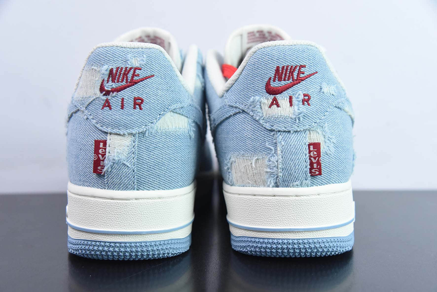 耐克Nike Levi's x Nike Air Force 1 07 LowExclusive Denim李维斯联名拼接米白浅蓝磨破牛仔布空军一号经典低帮百搭休闲运动板鞋纯原版本 货号：VT5698-566