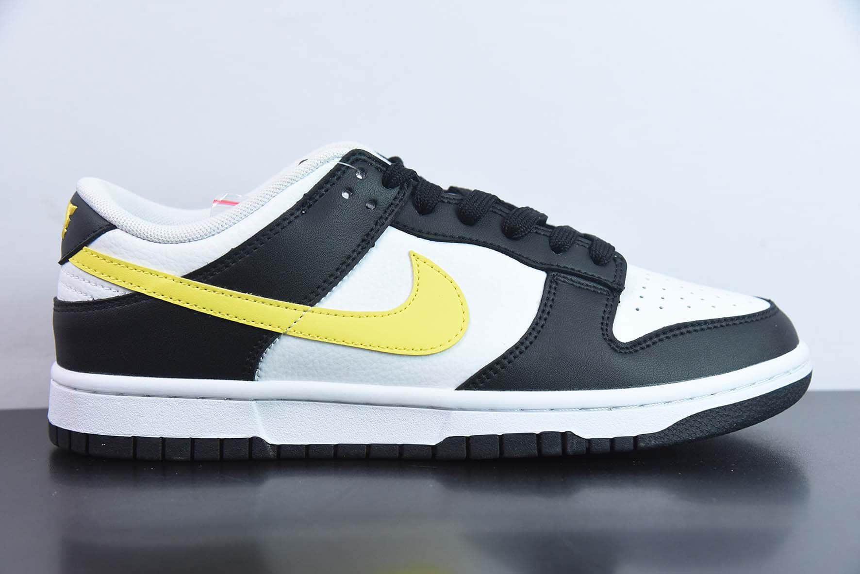 耐克Nike SB Dunk Low “黑白黄”熊猫低帮休闲滑板鞋纯原版本 货号：FQ2431-001